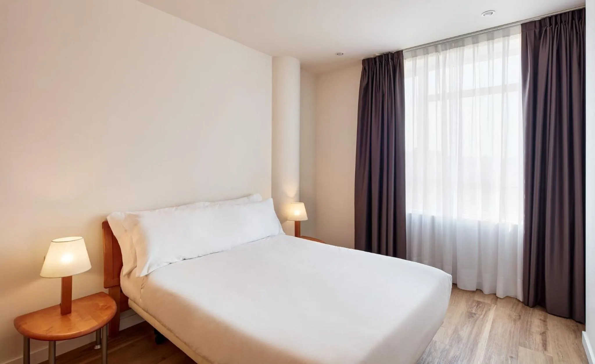 Photo of the whole room, Bed in Sercotel Arrahona Sabadell