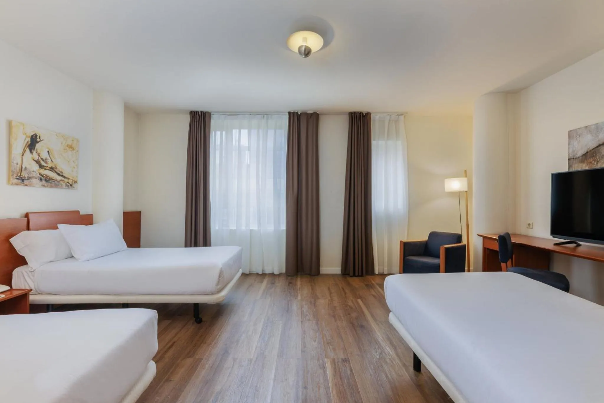 Photo of the whole room, Bed in Sercotel Arrahona Sabadell