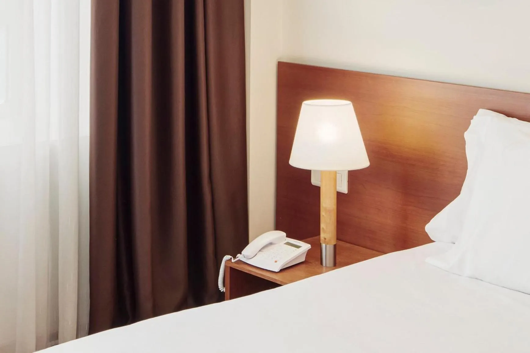 Photo of the whole room, Bed in Sercotel Arrahona Sabadell