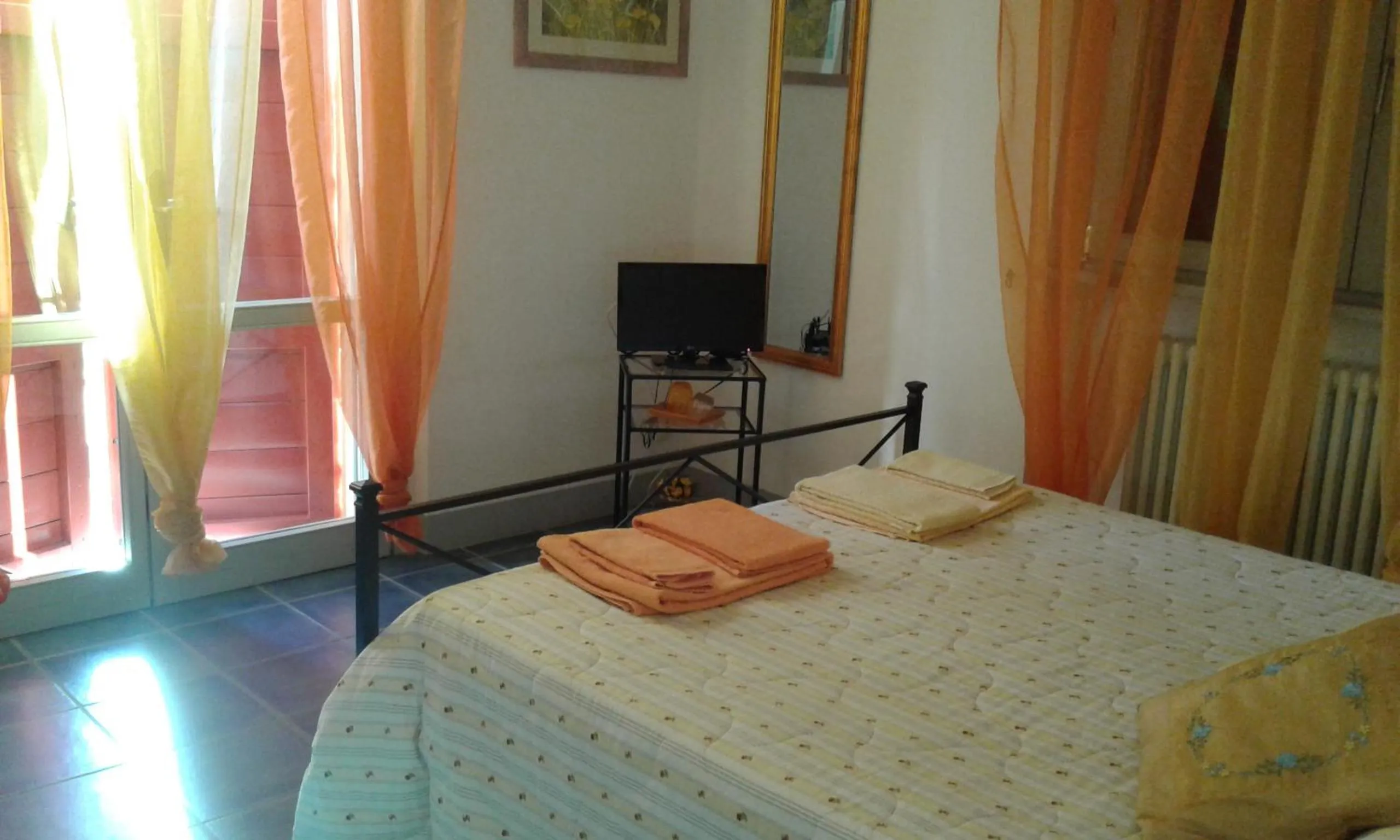 Photo of the whole room, Bed in La Villa