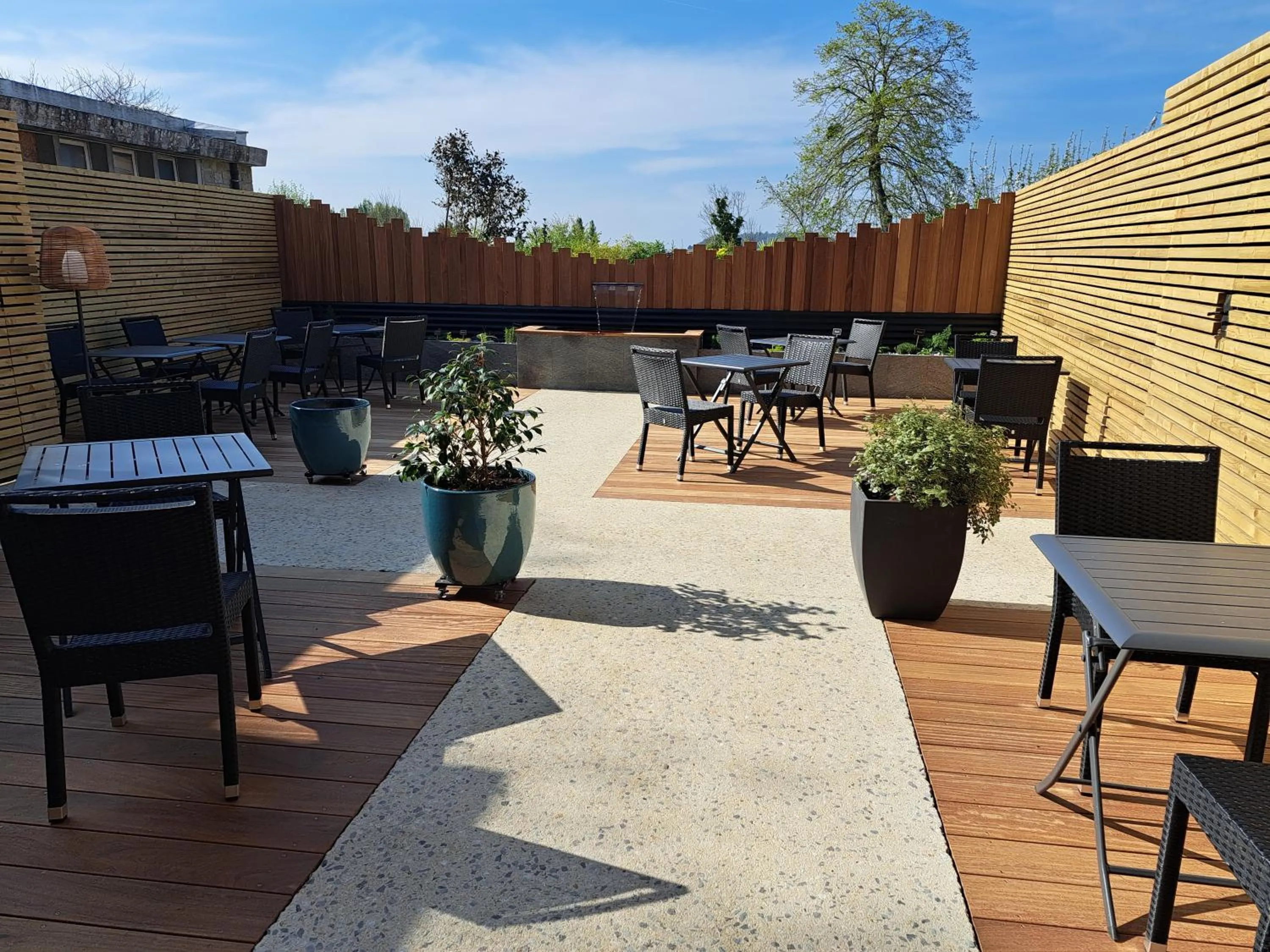 Balcony/Terrace in Hôtel de Bretagne Dol centre ville - Hotel et Restaurant