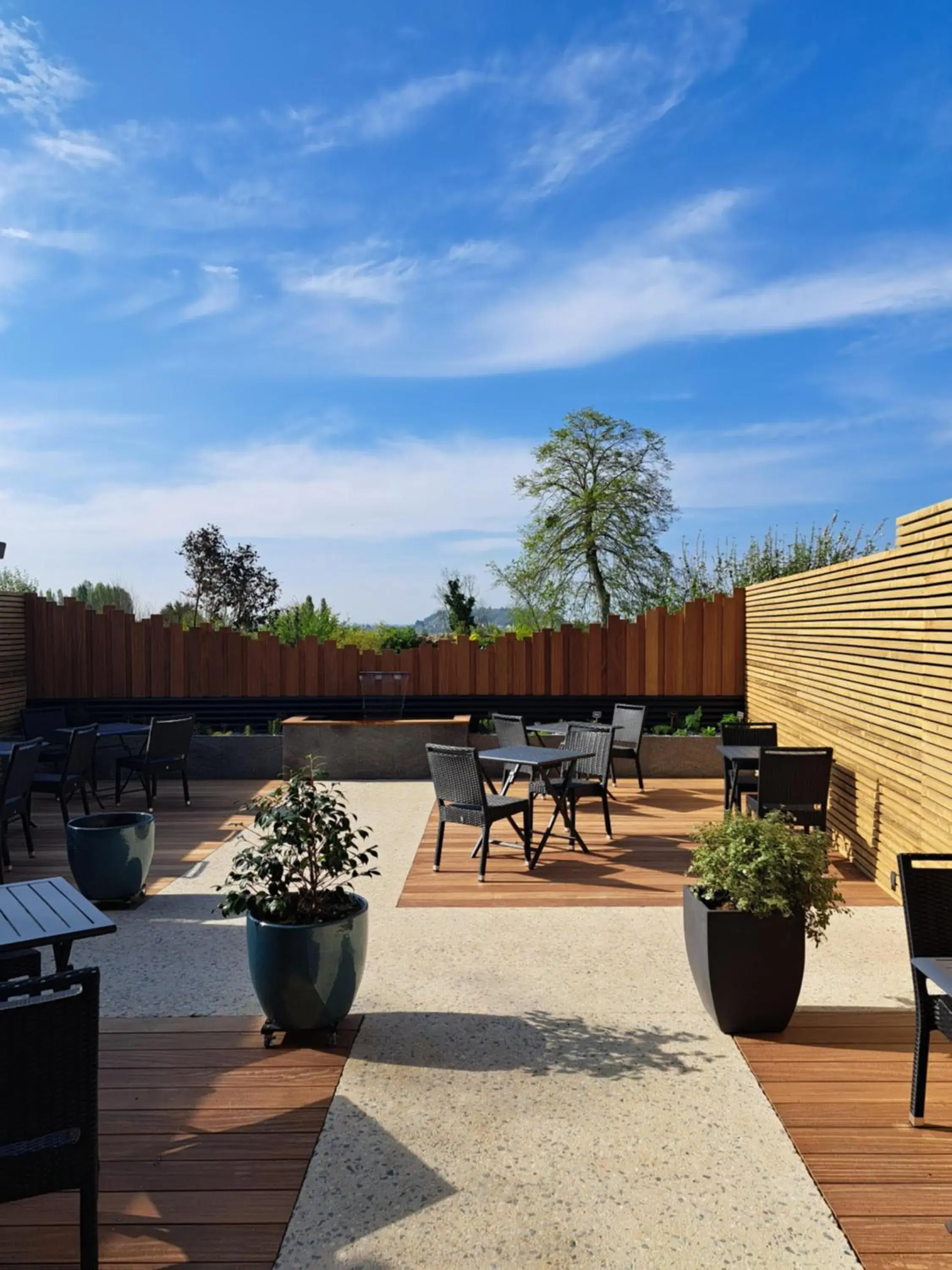 Property building in Hôtel de Bretagne Dol centre ville - Hotel et Restaurant Property building in Hôtel de Bretagne Dol centre ville - Hotel et Restaurant