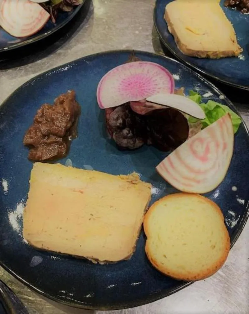 Restaurant/places to eat in Hôtel de Bretagne Dol centre ville - Hotel et Restaurant