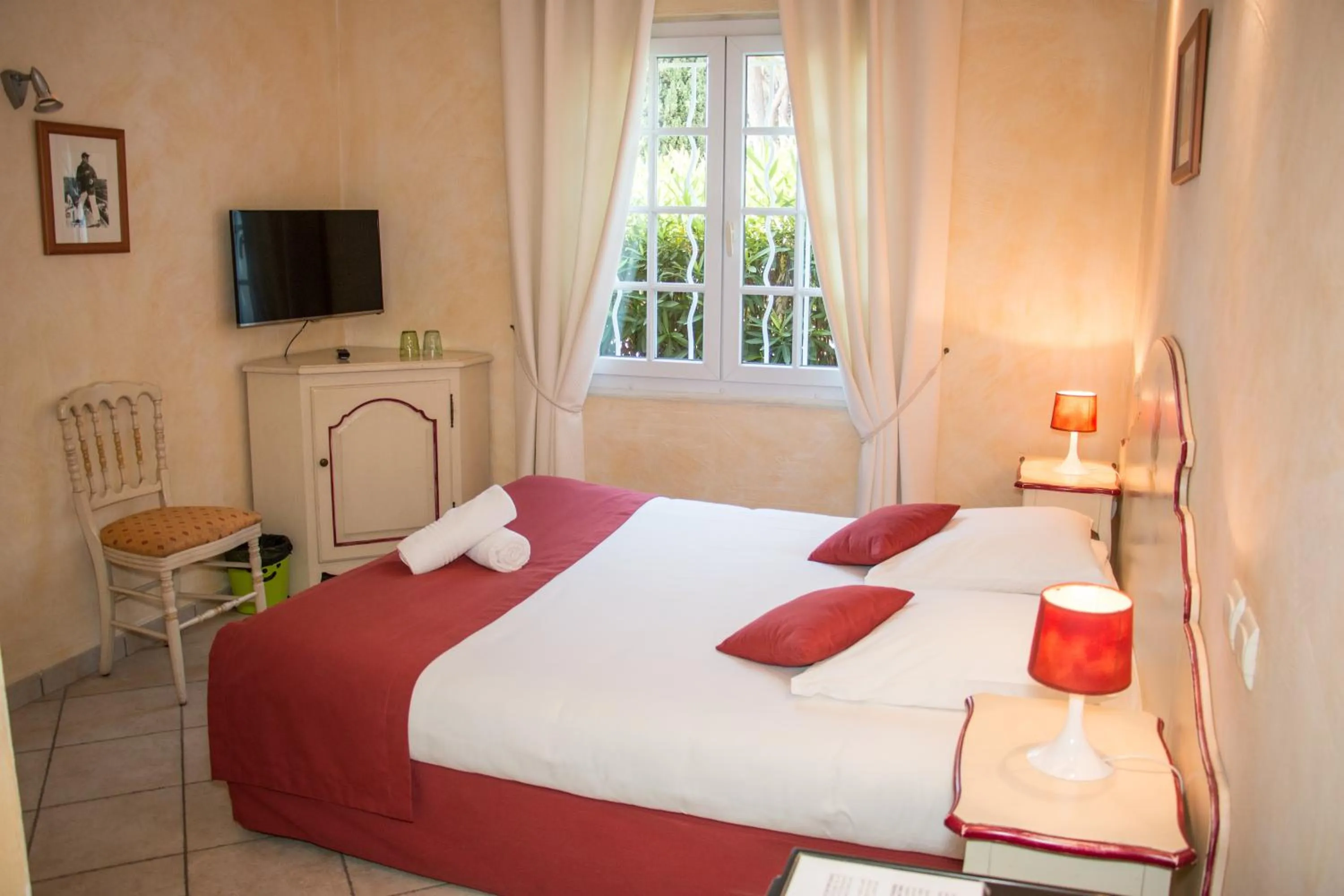 Bedroom, Bed in Hôtel & Spa La Villa