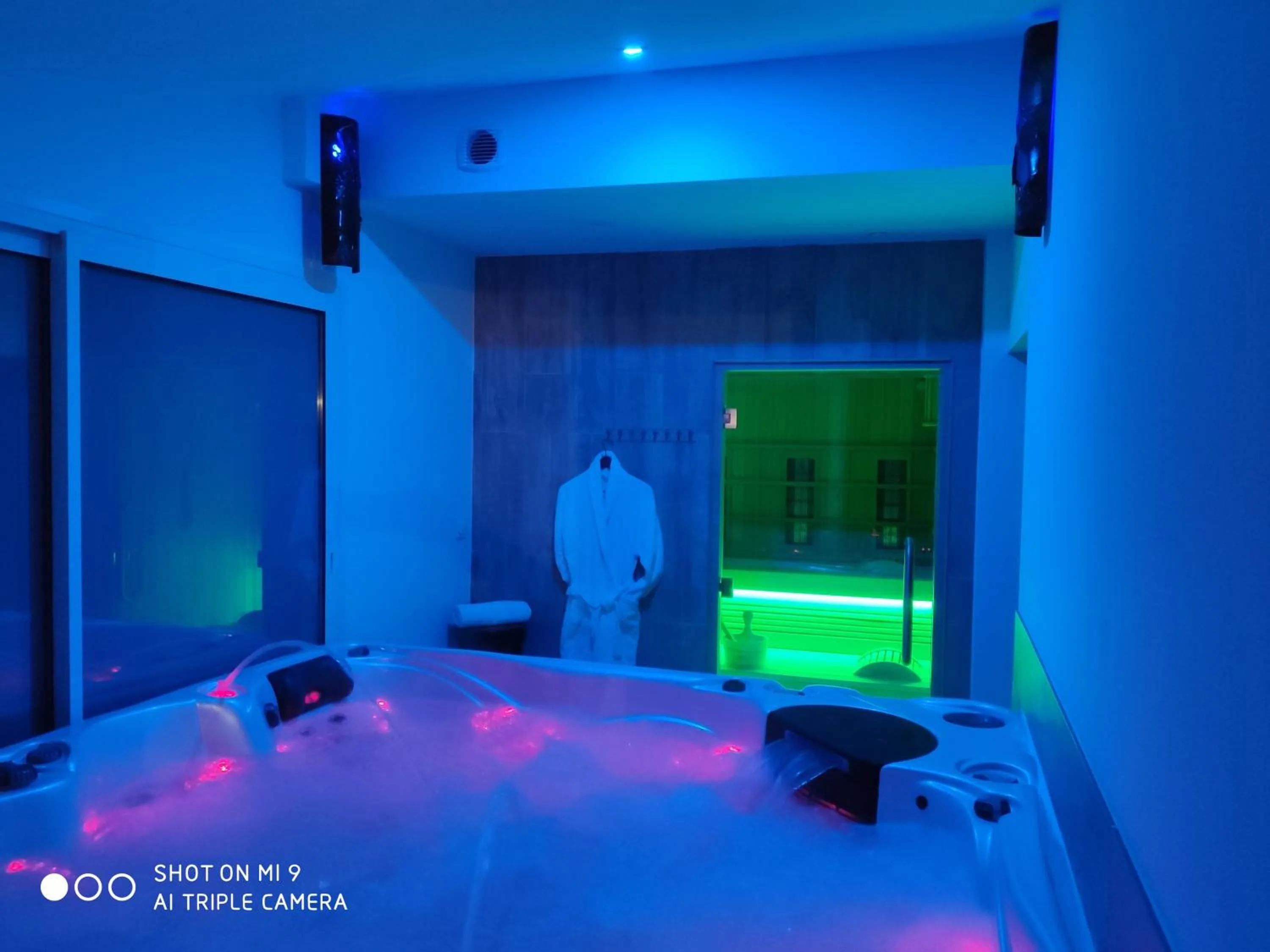 Spring, Bed in Hôtel & Spa La Villa