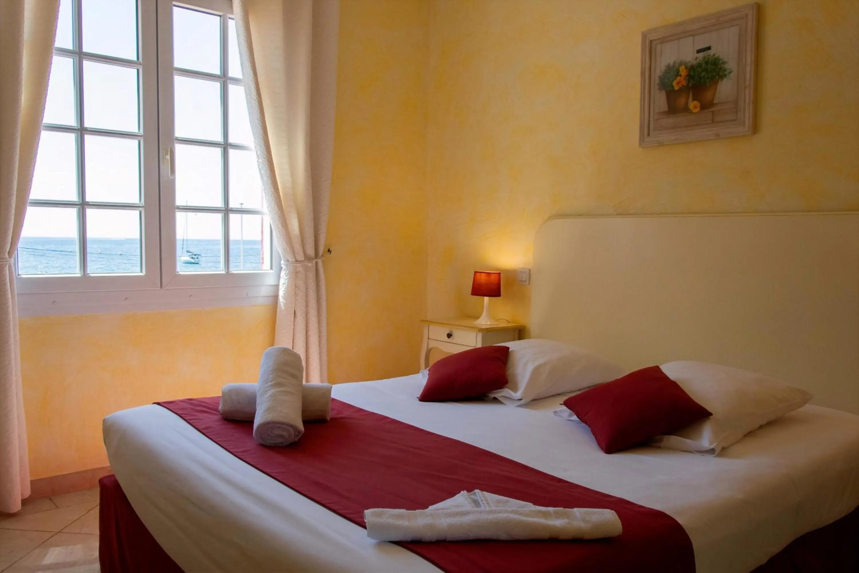 Sea view, Bed in Hôtel & Spa La Villa