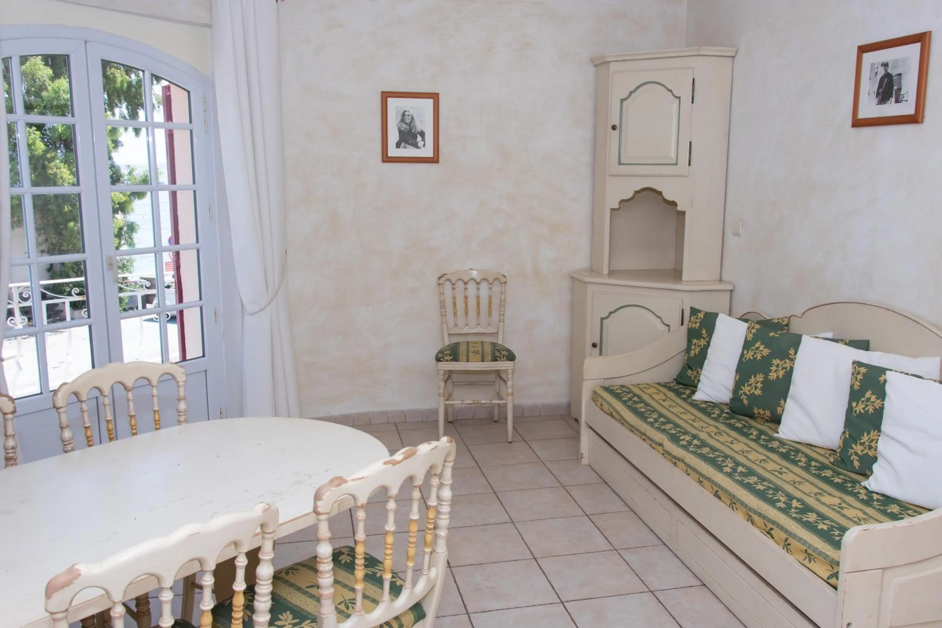 Kitchen or kitchenette in Hôtel & Spa La Villa