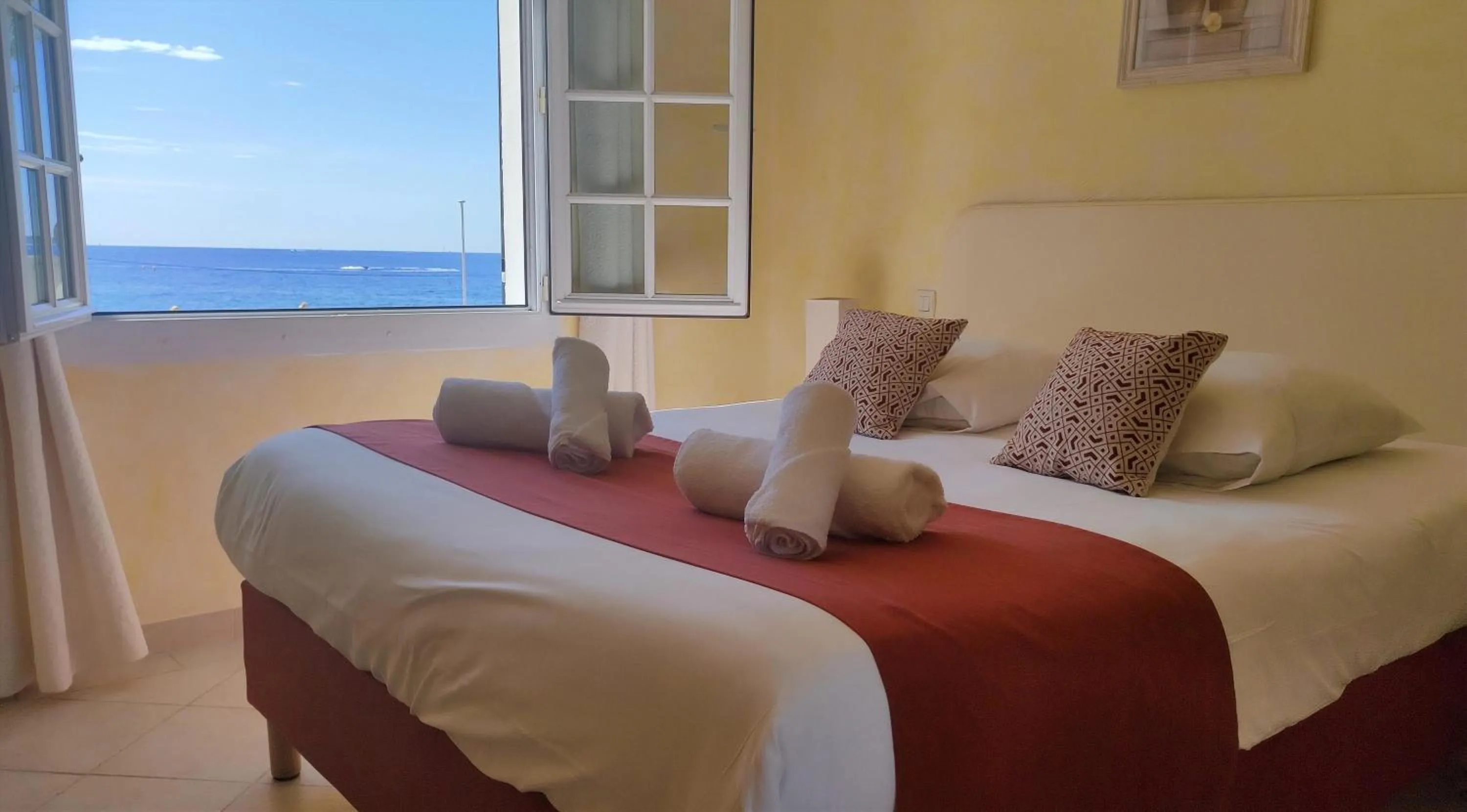 Sea view, Bed in Hôtel & Spa La Villa