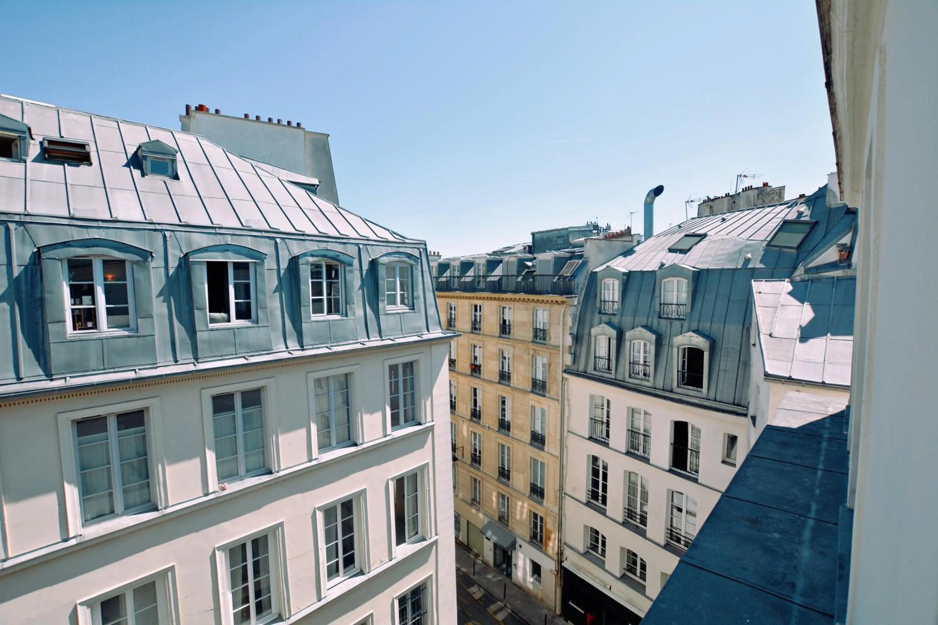 Day in Hôtel Lucien