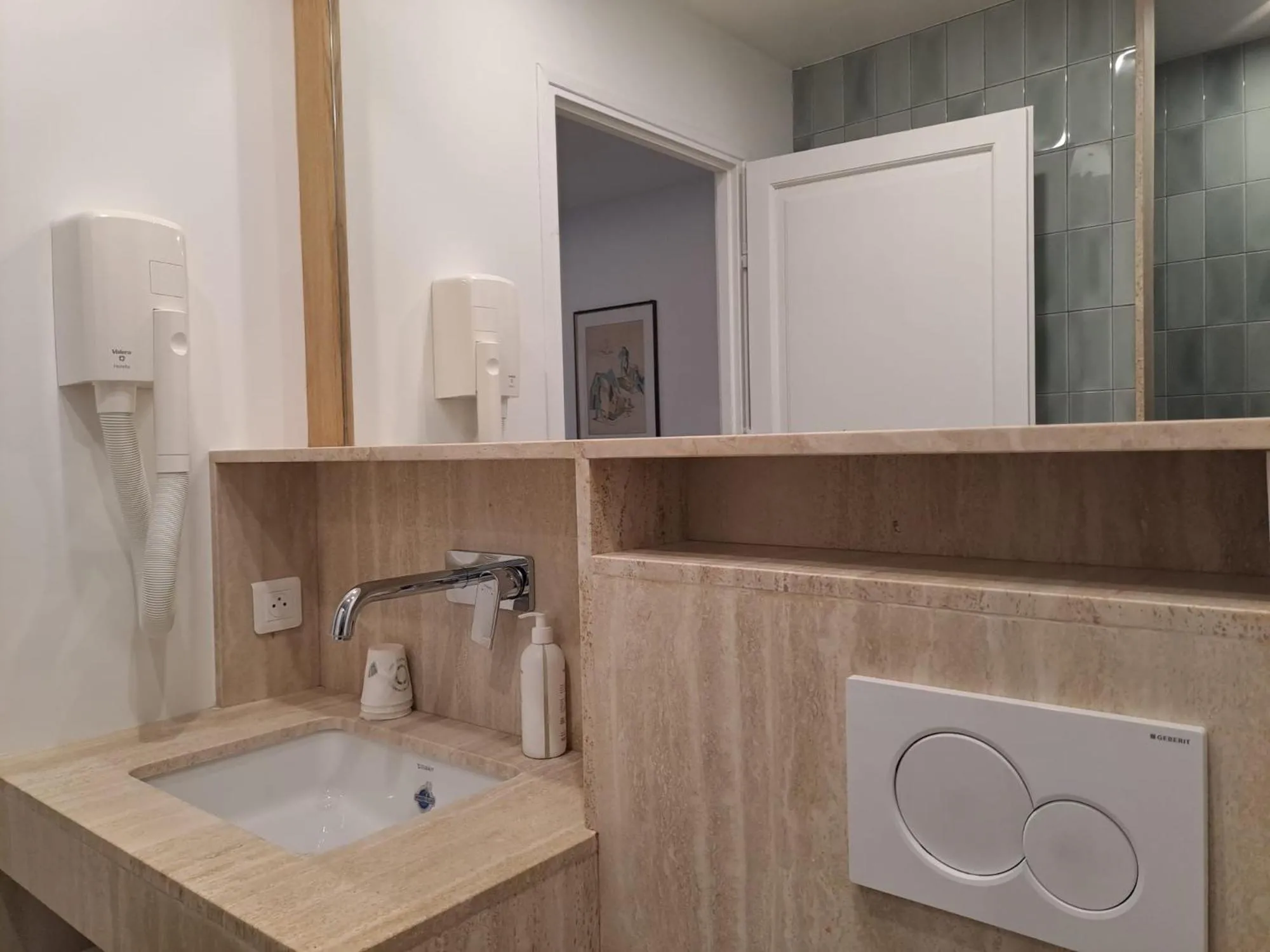 Bathroom in Hôtel Lucien