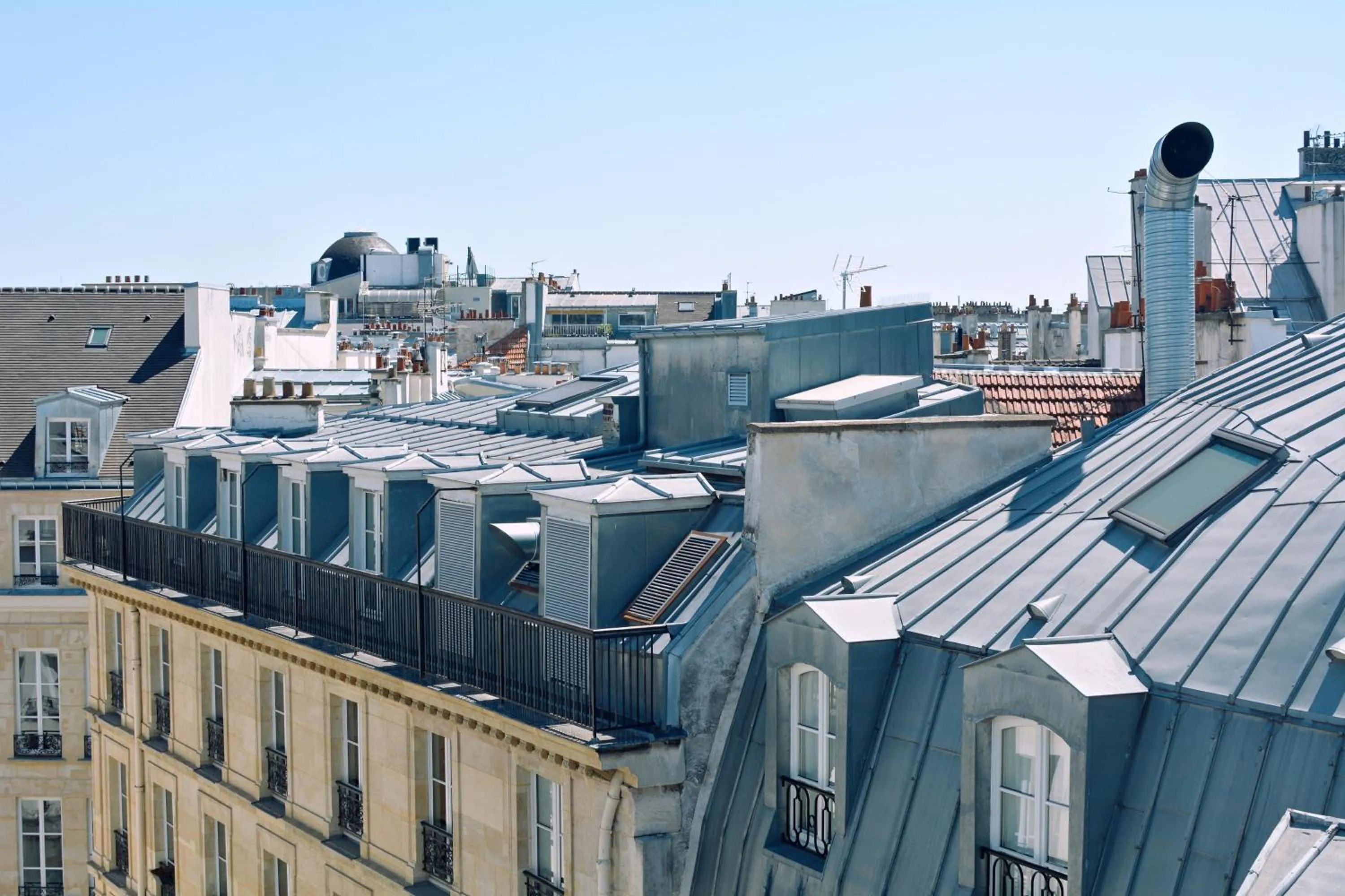 City view in Hôtel Lucien