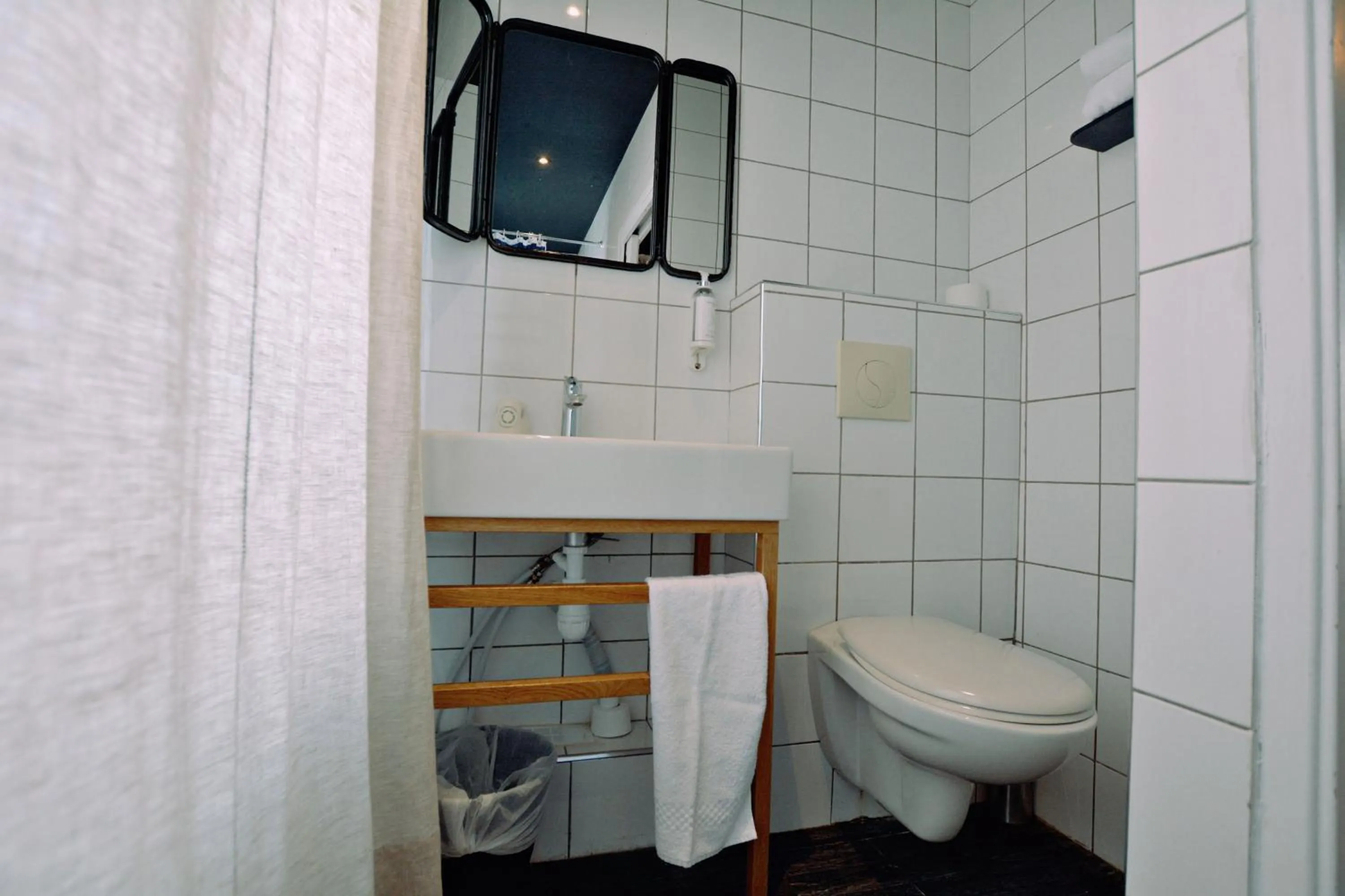 Bathroom in Hôtel Lucien