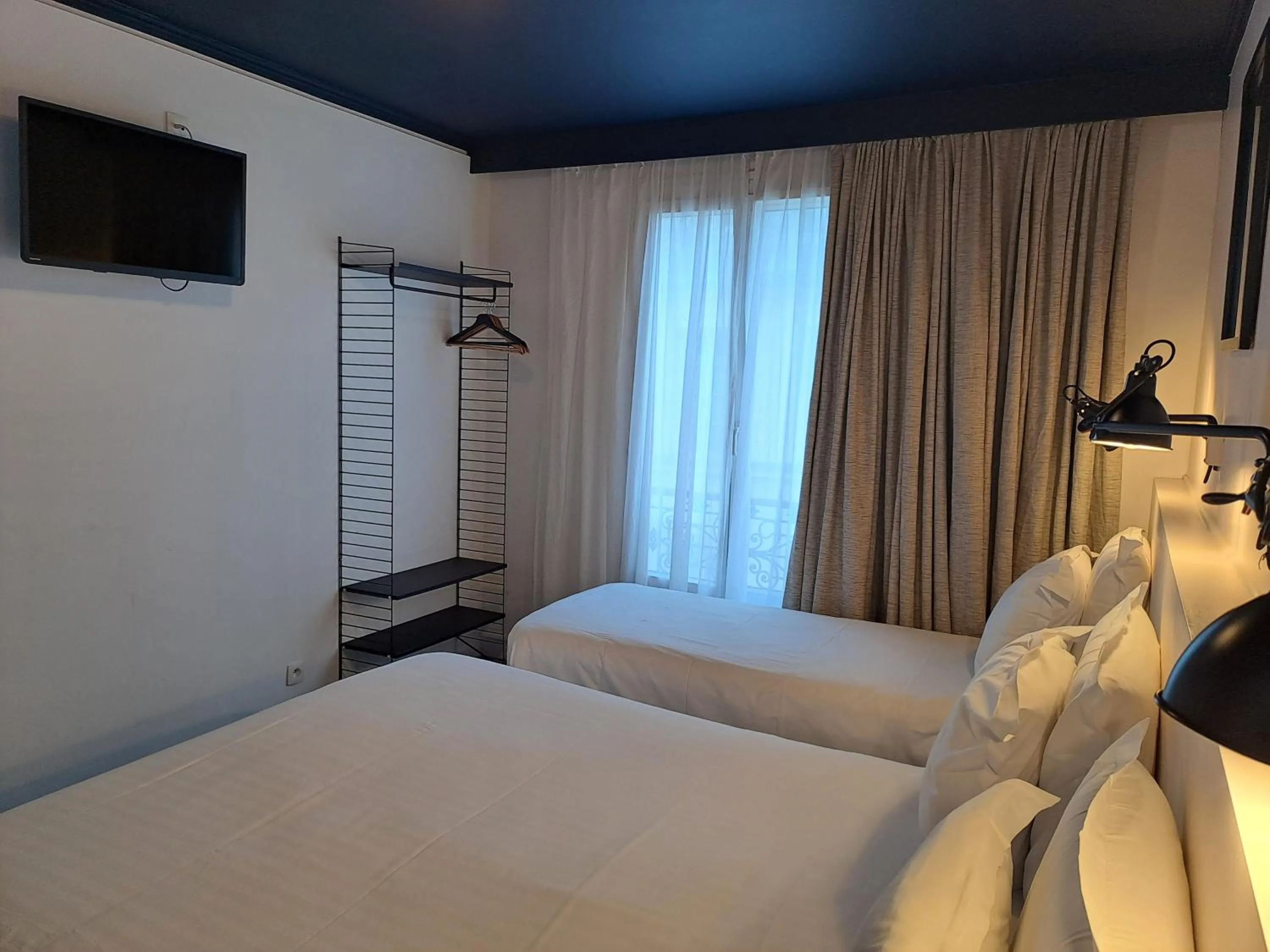 Bedroom, Bed in Hôtel Lucien