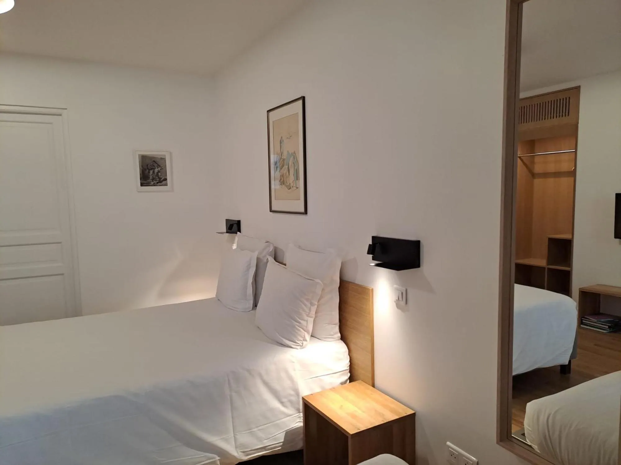 Bedroom, Bed in Hôtel Lucien
