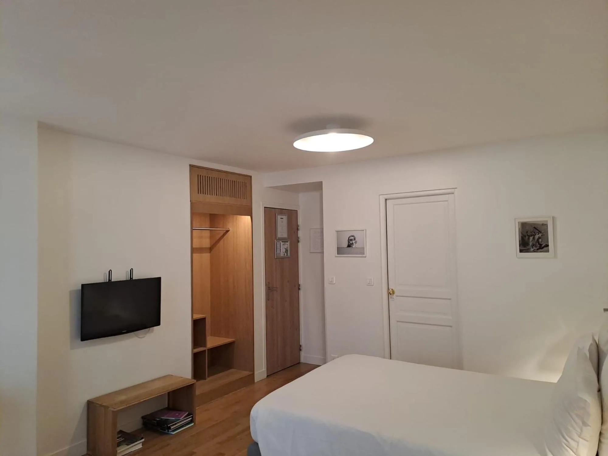 Bedroom, Bed in Hôtel Lucien