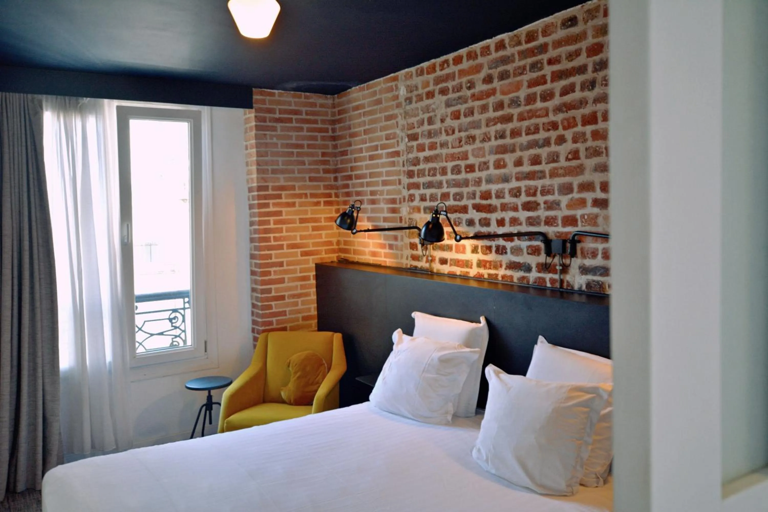 Bed in Hôtel Lucien