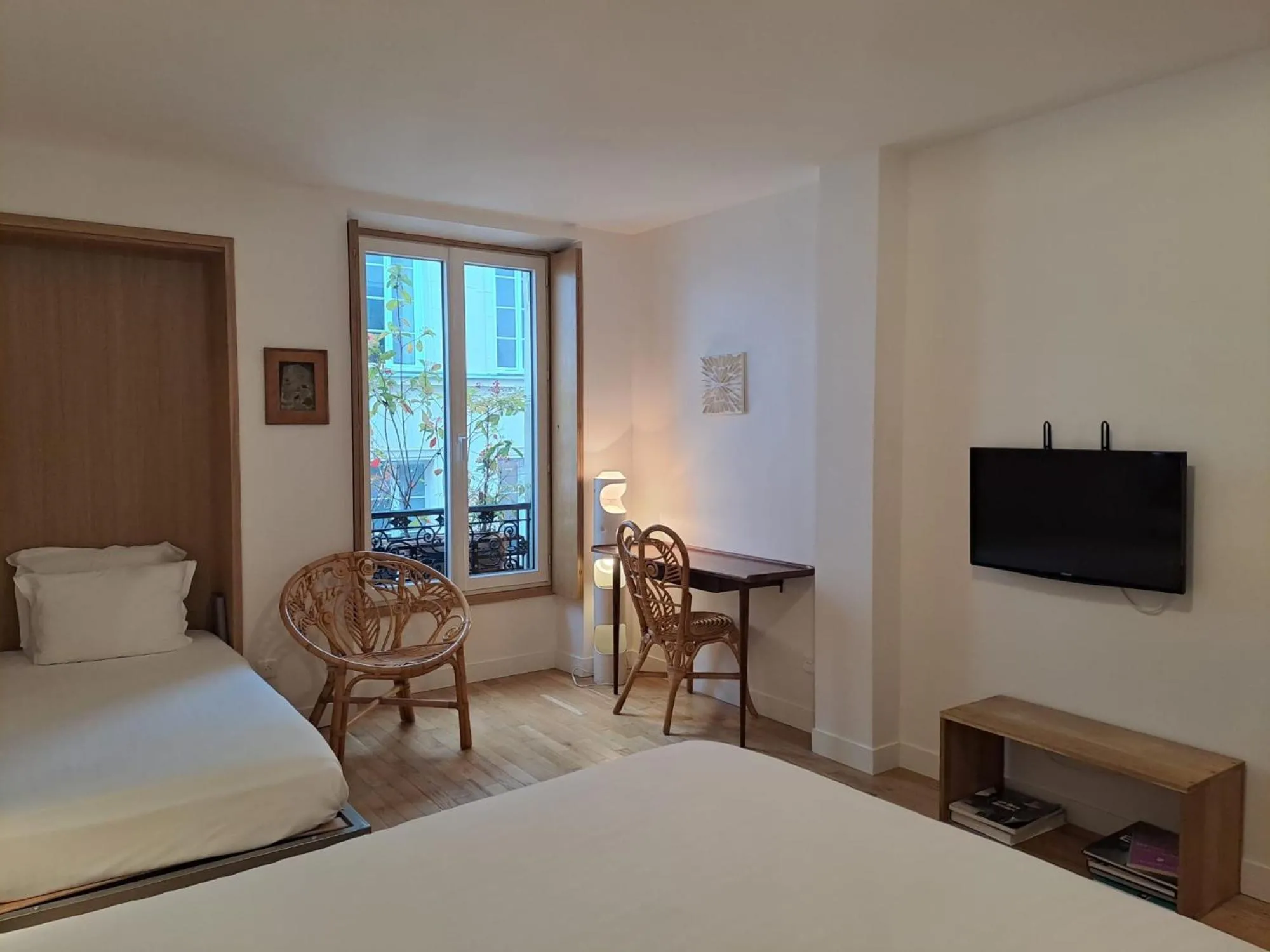 Bedroom, Bed in Hôtel Lucien