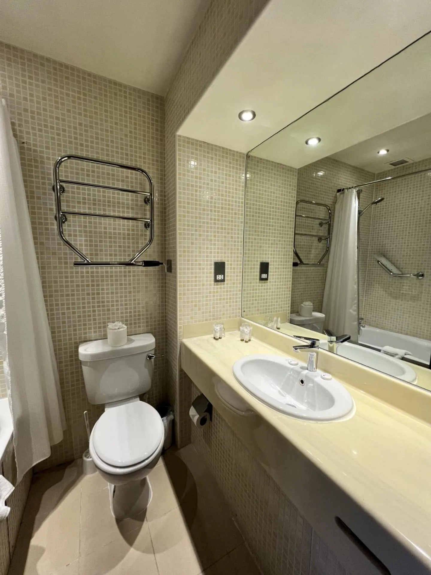 Toilet in Cavendish Hotel