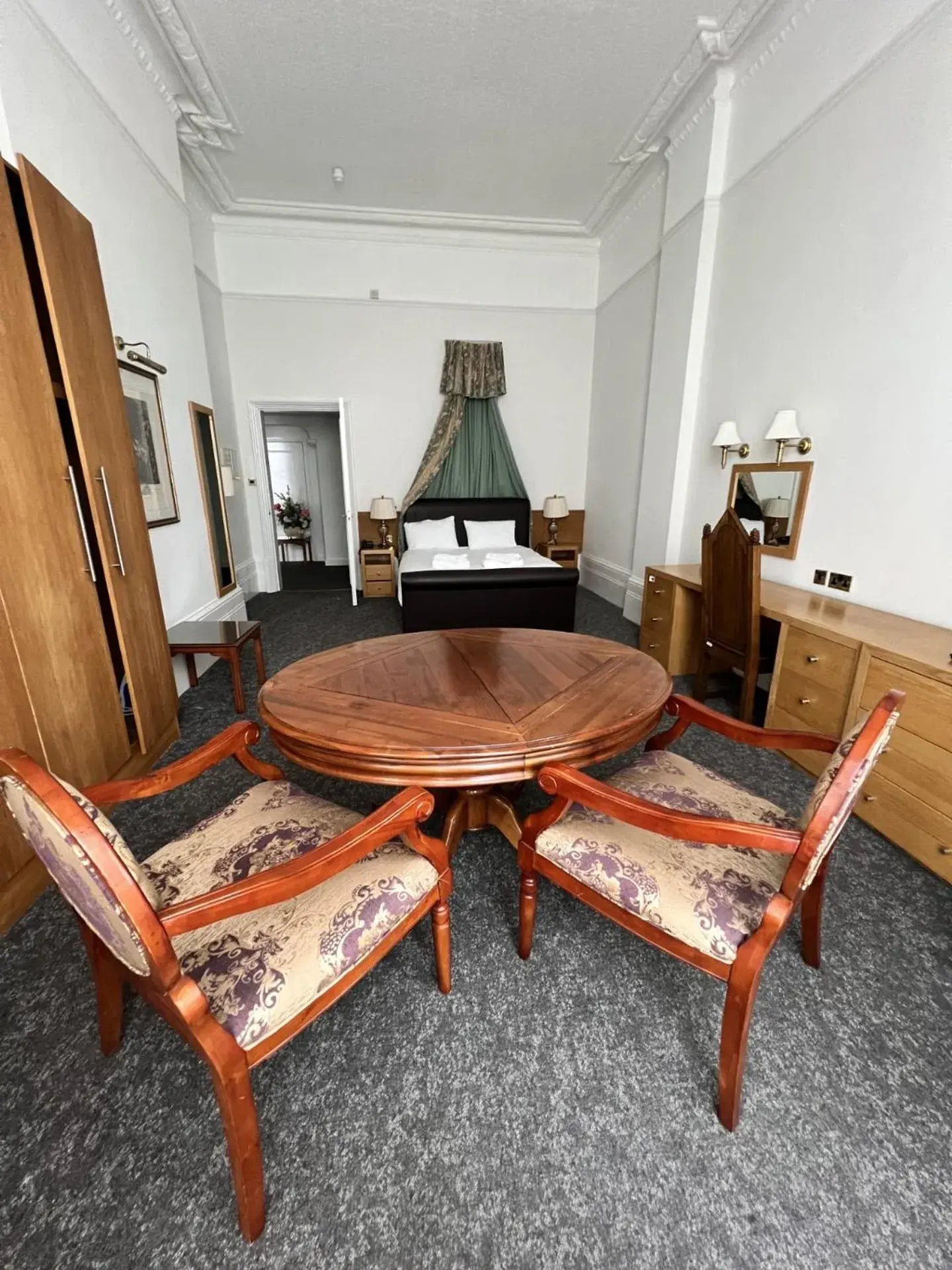 One-Bedroom Suite in Cavendish Hotel One-Bedroom Suite in Cavendish Hotel