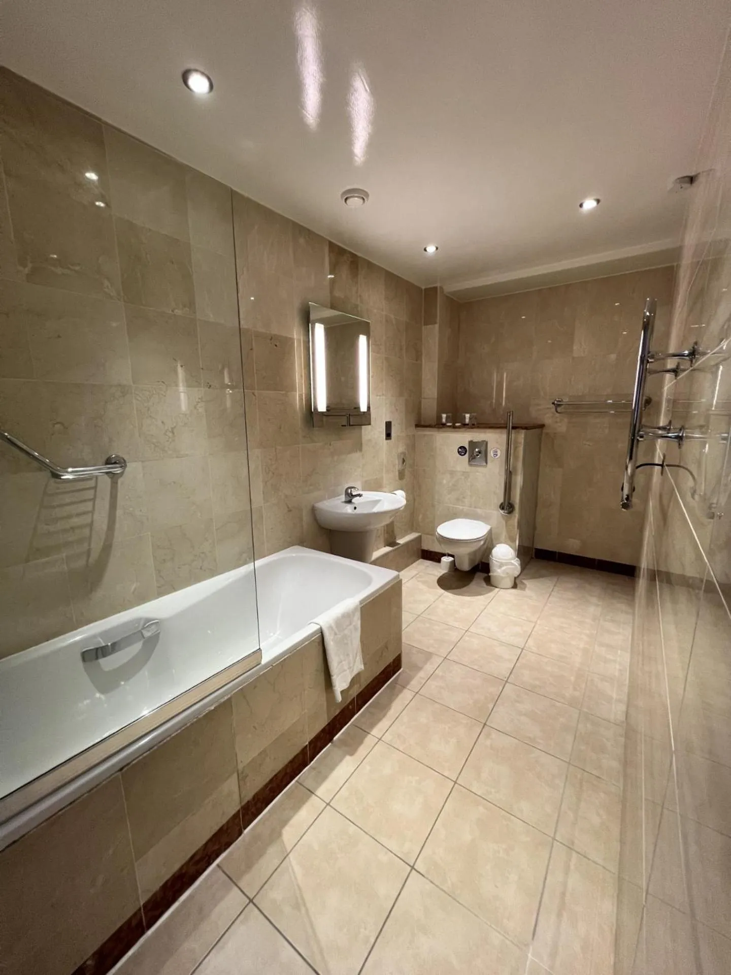 Toilet in Cavendish Hotel