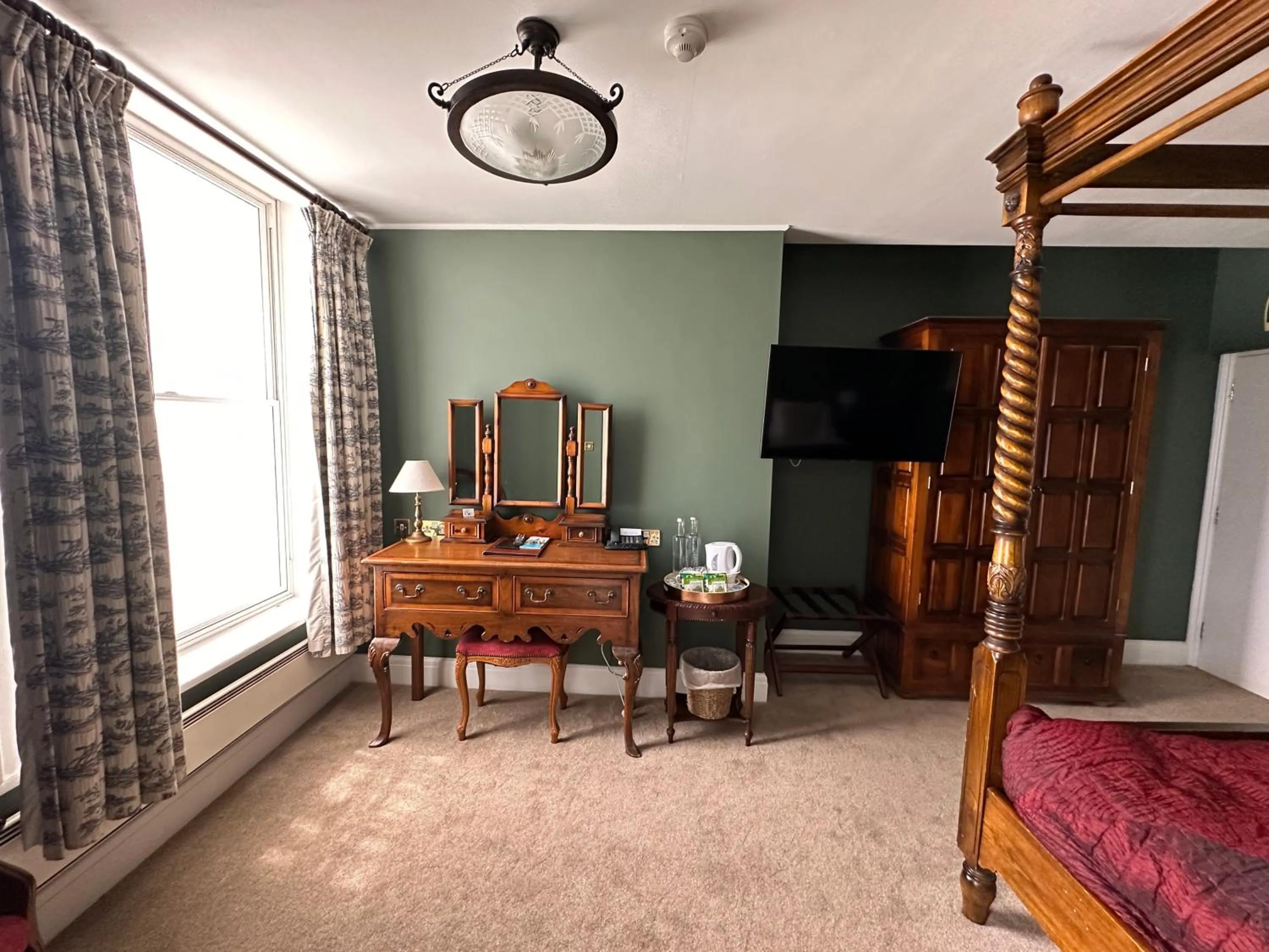 TV and multimedia, Bed in The White Hart Hotel