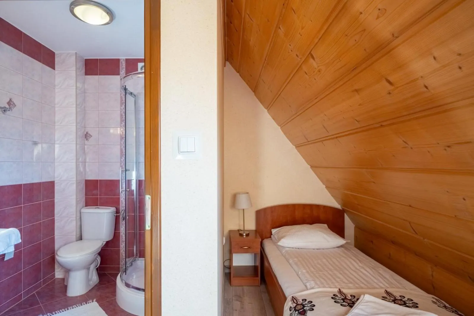 Shower, Bed in Willa u Anusia Jacuzzi & Sauna