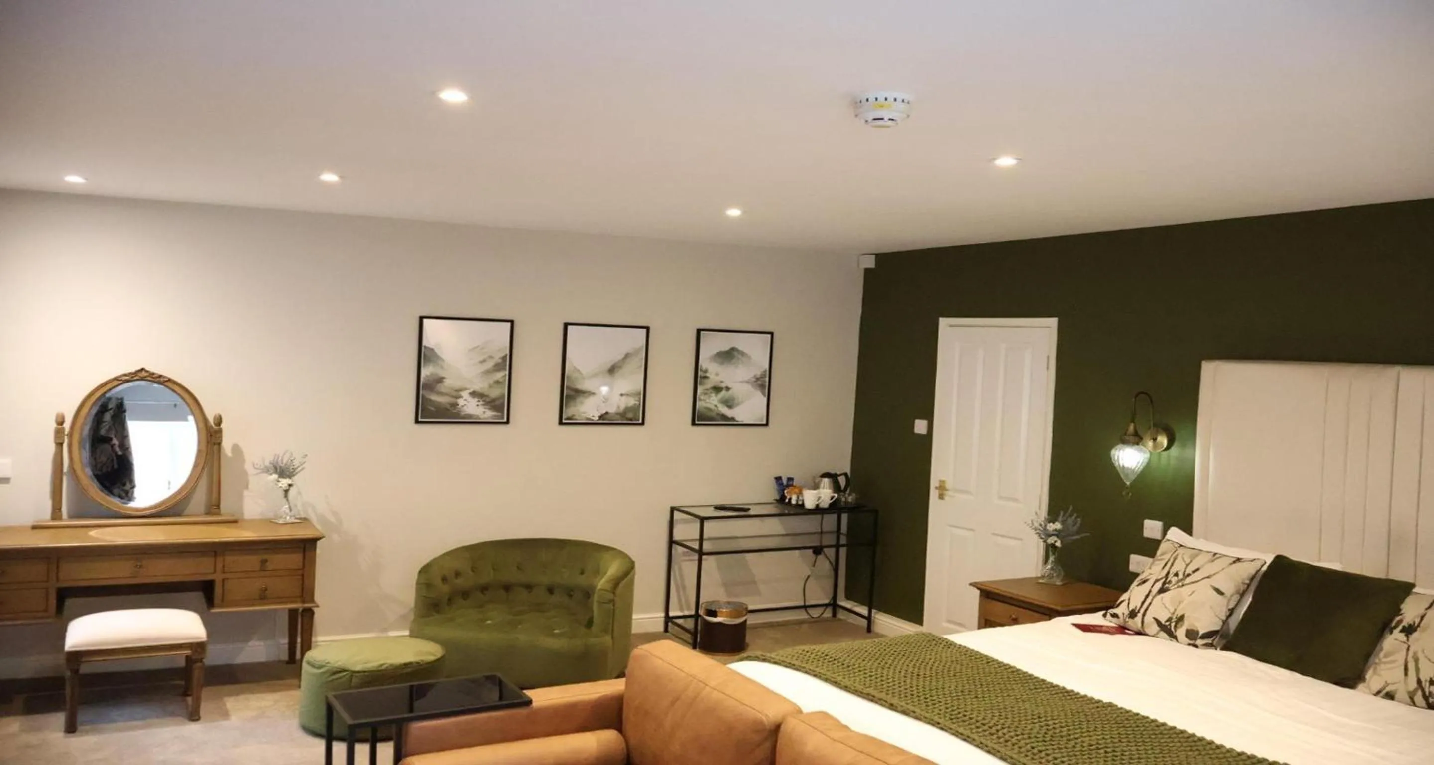 Seating area, Bed in Best Western Plus West Retford Hotel