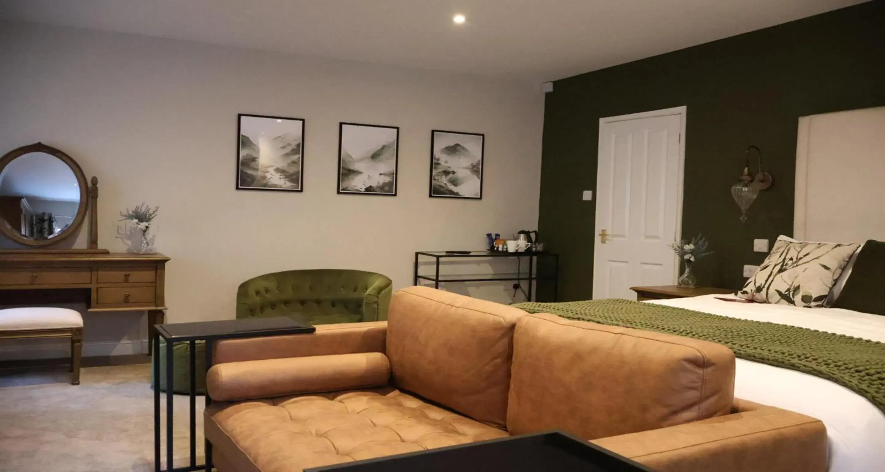 Seating area, Bed in Best Western Plus West Retford Hotel Seating area, Bed in Best Western Plus West Retford Hotel