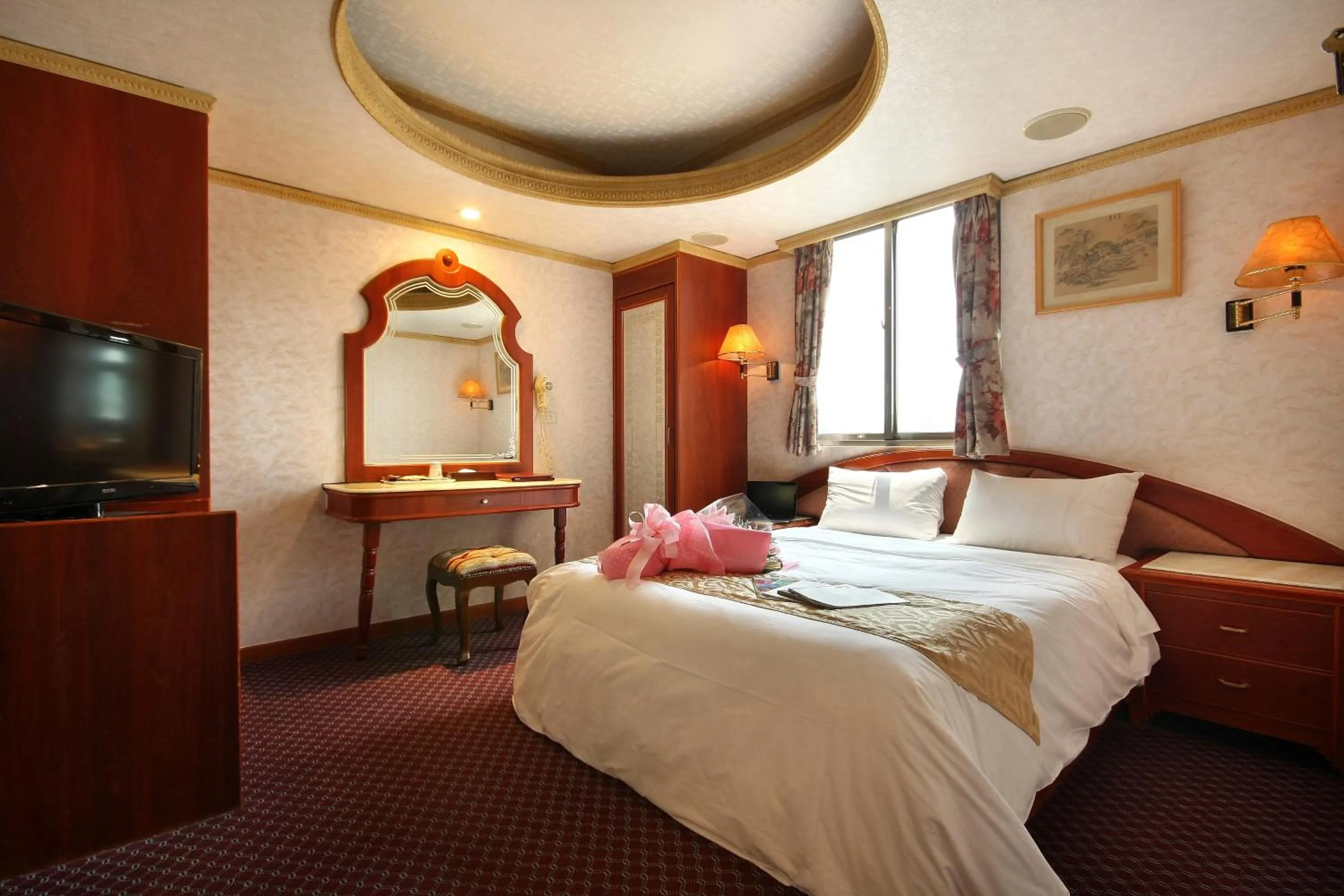 Photo of the whole room, Bed in Wang Fu Hotel