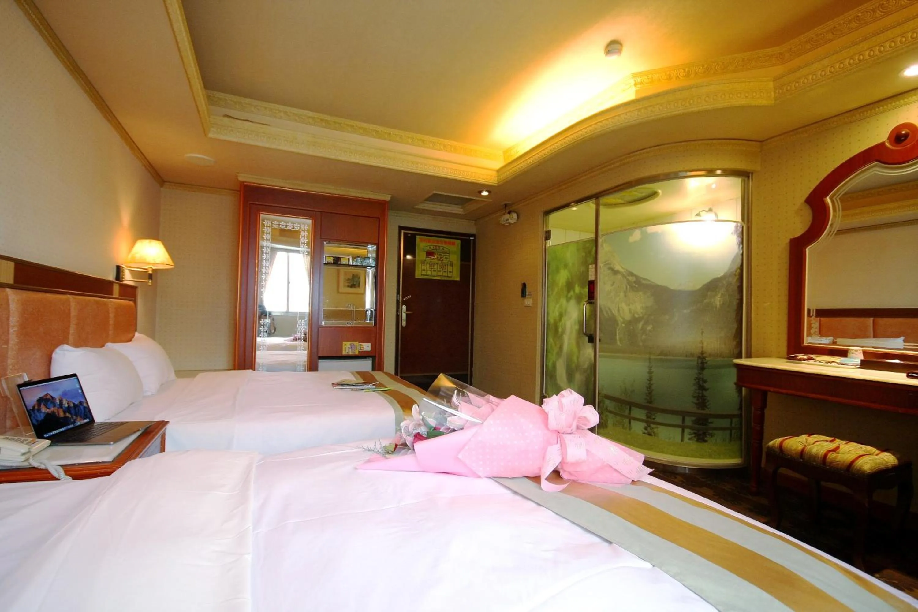 Photo of the whole room, Bed in Wang Fu Hotel