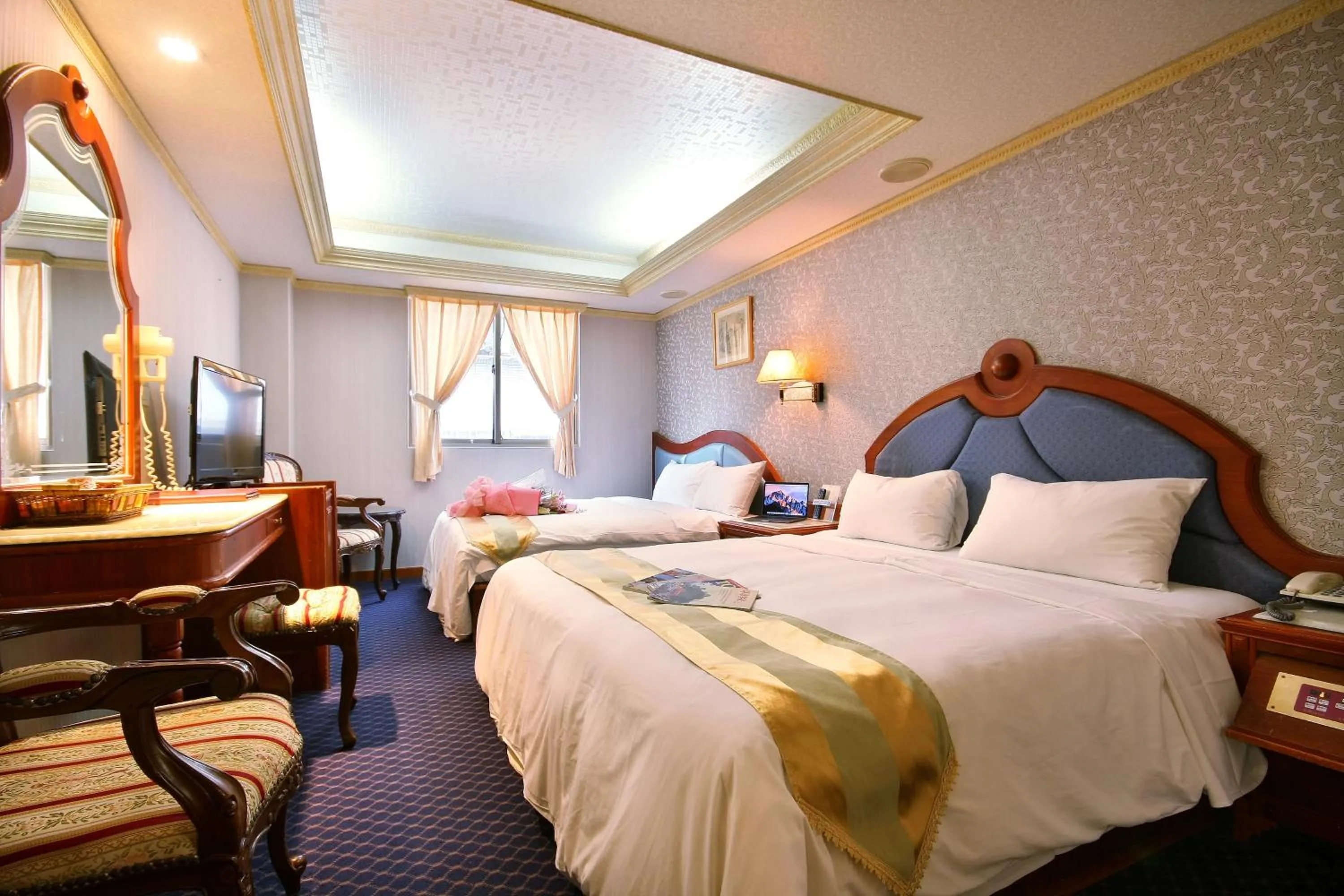 Photo of the whole room, Bed in Wang Fu Hotel