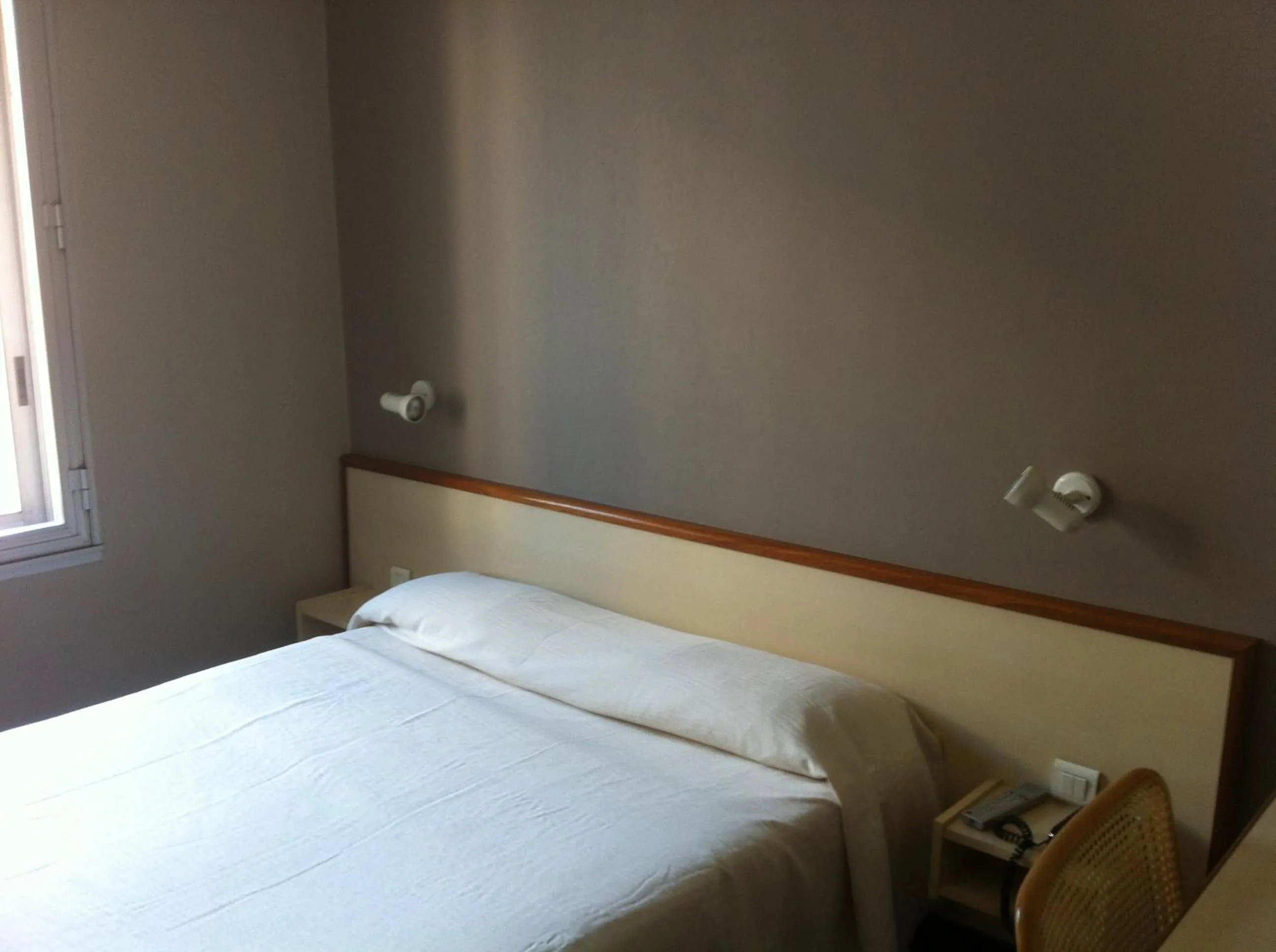 Bed in Hôtel du Sud Vieux Port