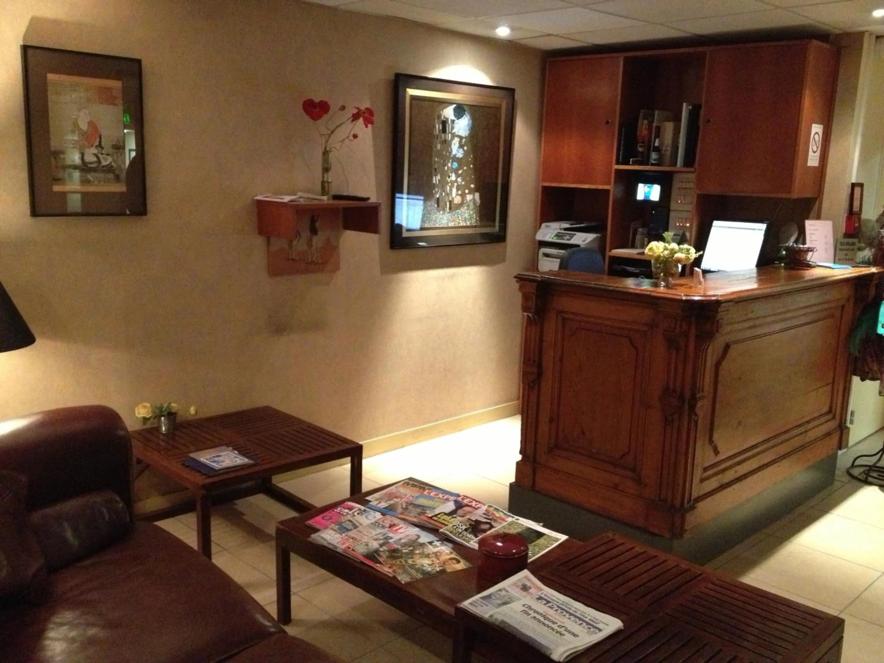 Lobby or reception in Hôtel du Sud Vieux Port