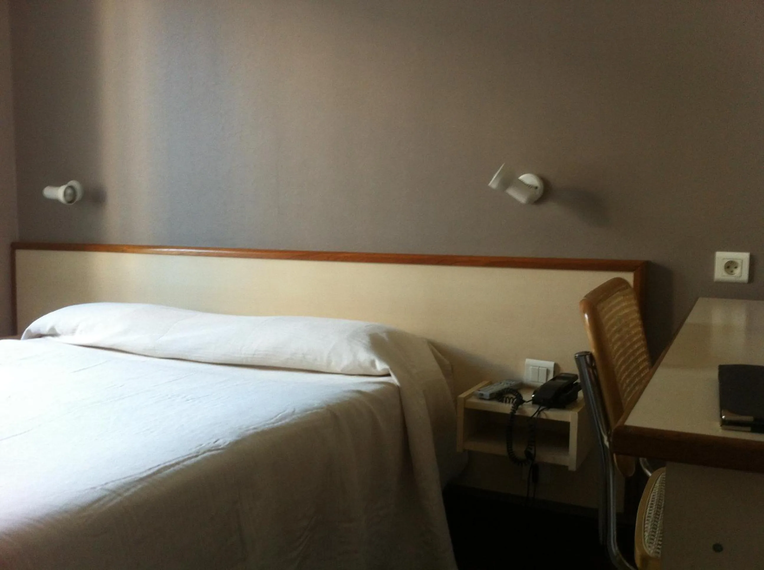 Bed in Hôtel du Sud Vieux Port