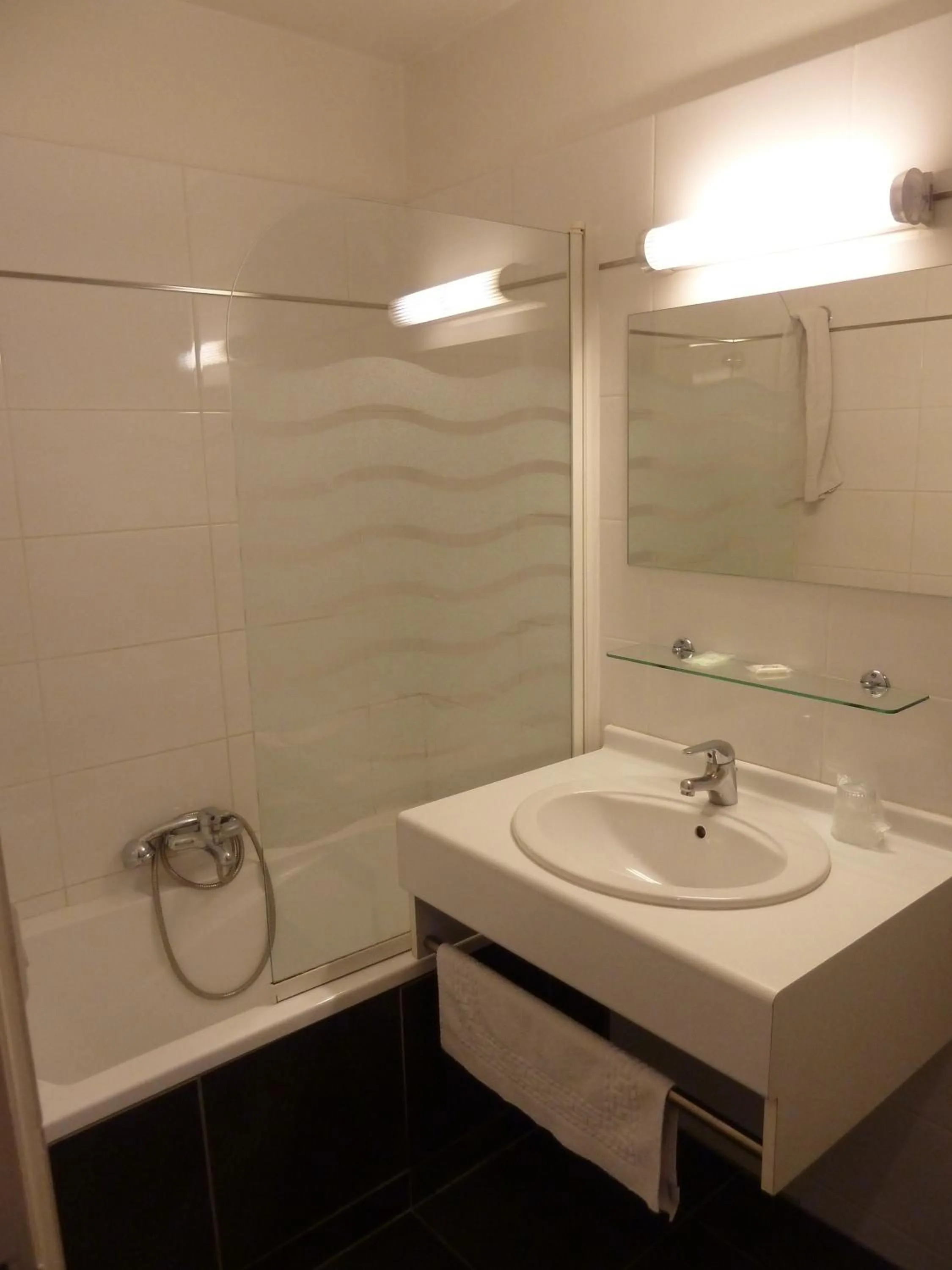 Bathroom in Hôtel du Sud Vieux Port