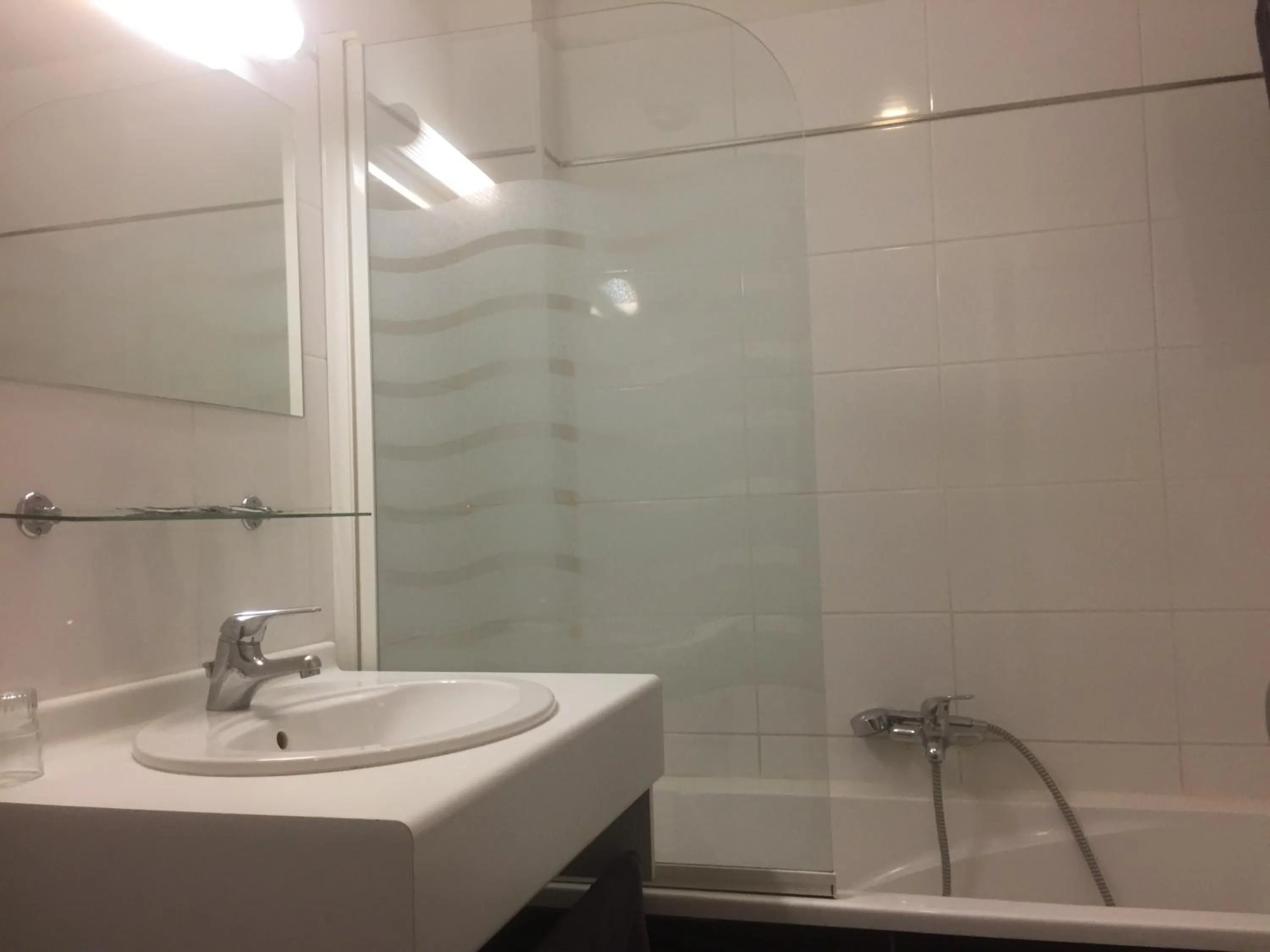 Bathroom in Hôtel du Sud Vieux Port