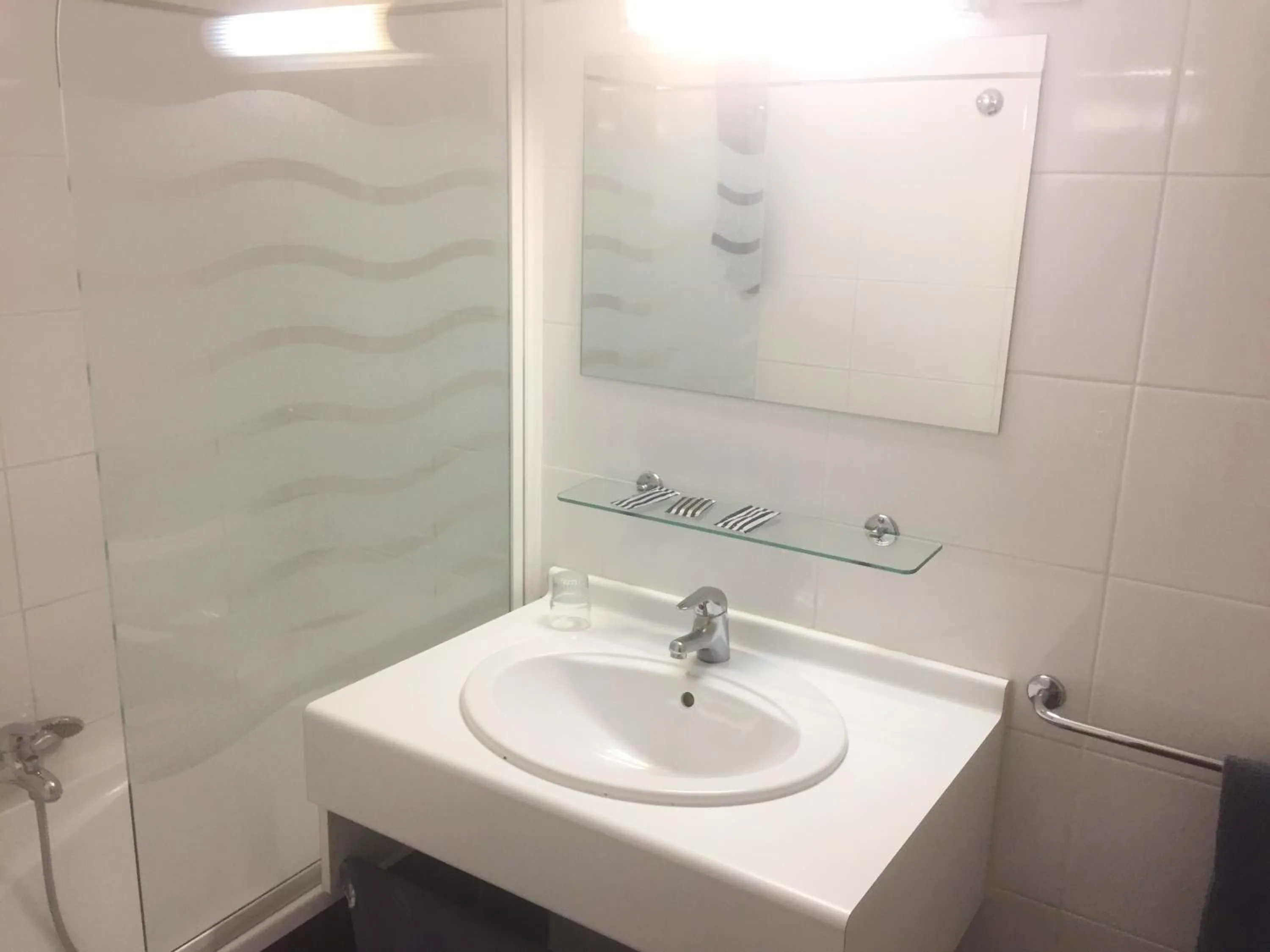 Bathroom in Hôtel du Sud Vieux Port