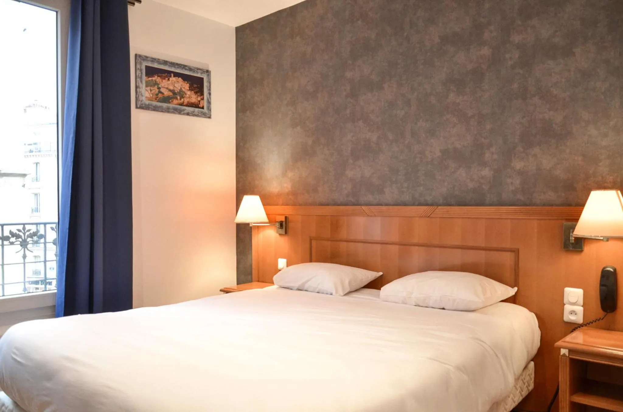 Bedroom, Bed in Hôtel De La Perdrix Rouge