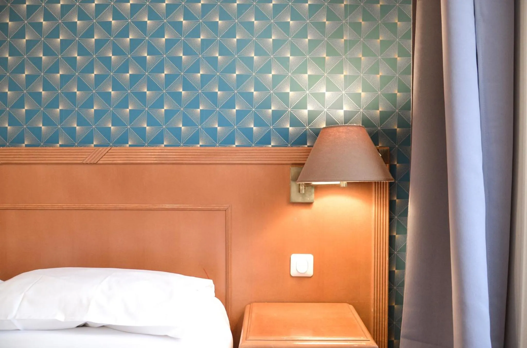 Bedroom, Bed in Hôtel De La Perdrix Rouge