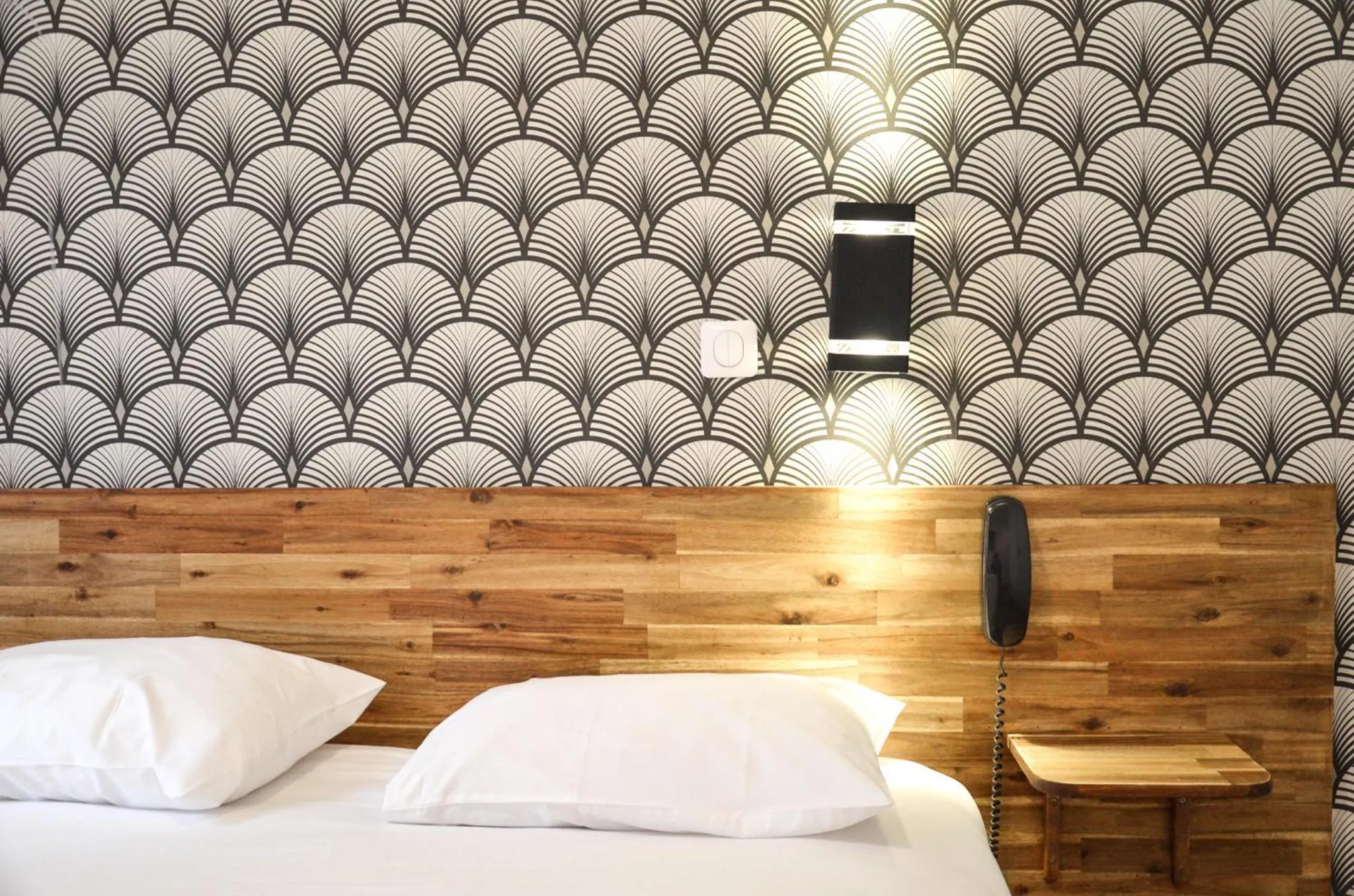 Bedroom, Bed in Hôtel De La Perdrix Rouge