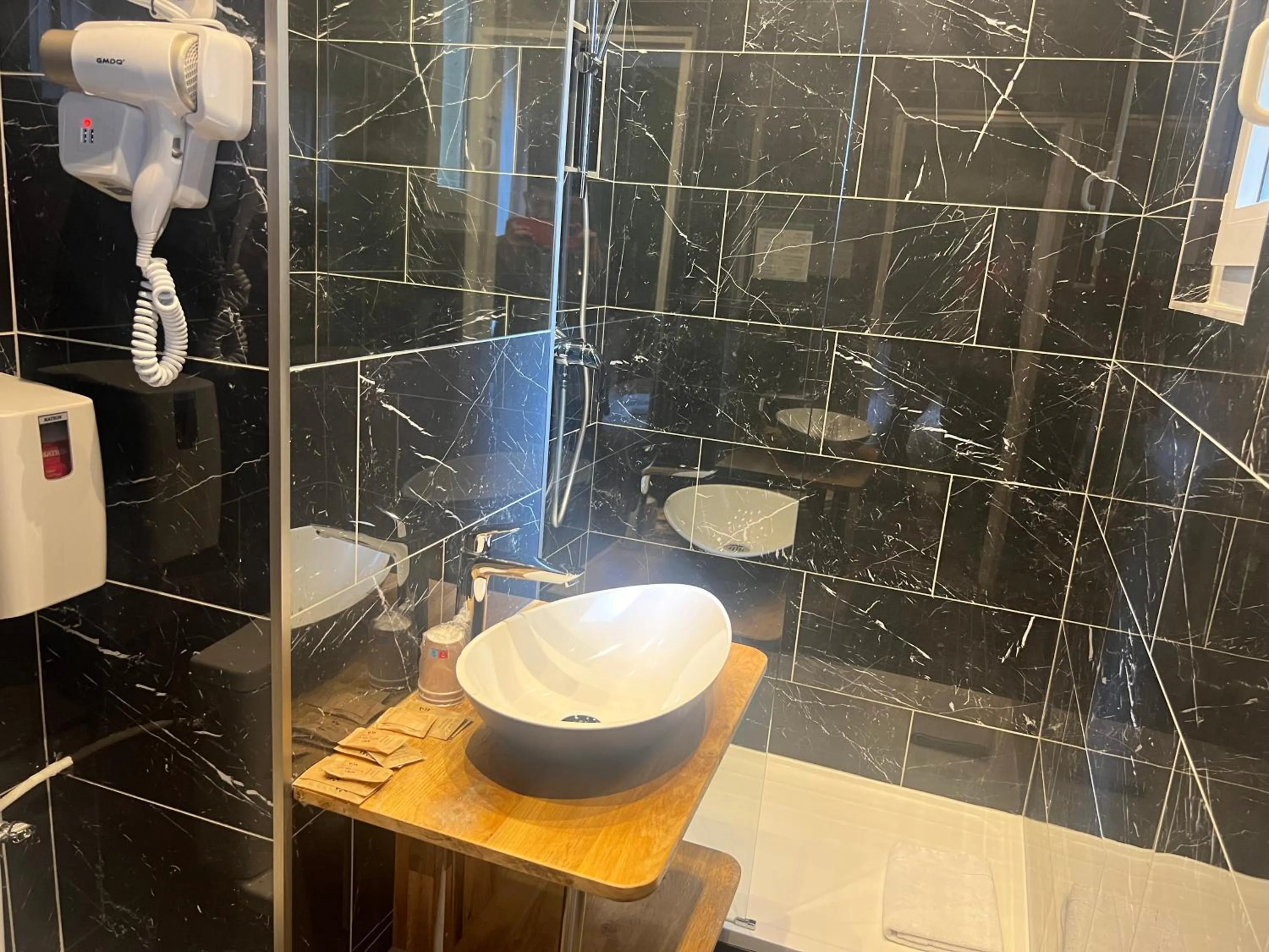 Hôtel De La Perdrix Rouge