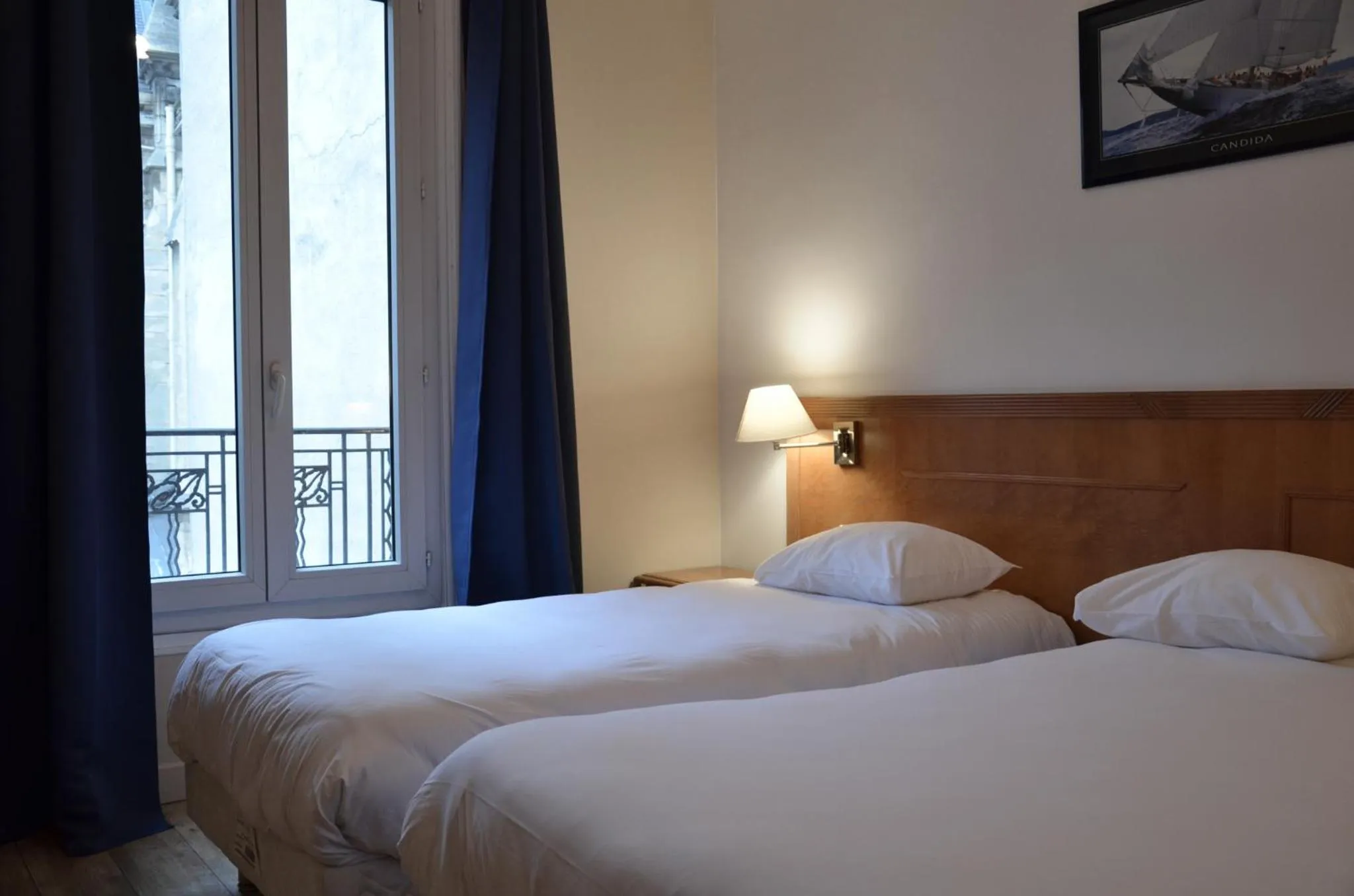 Bedroom, Bed in Hôtel De La Perdrix Rouge