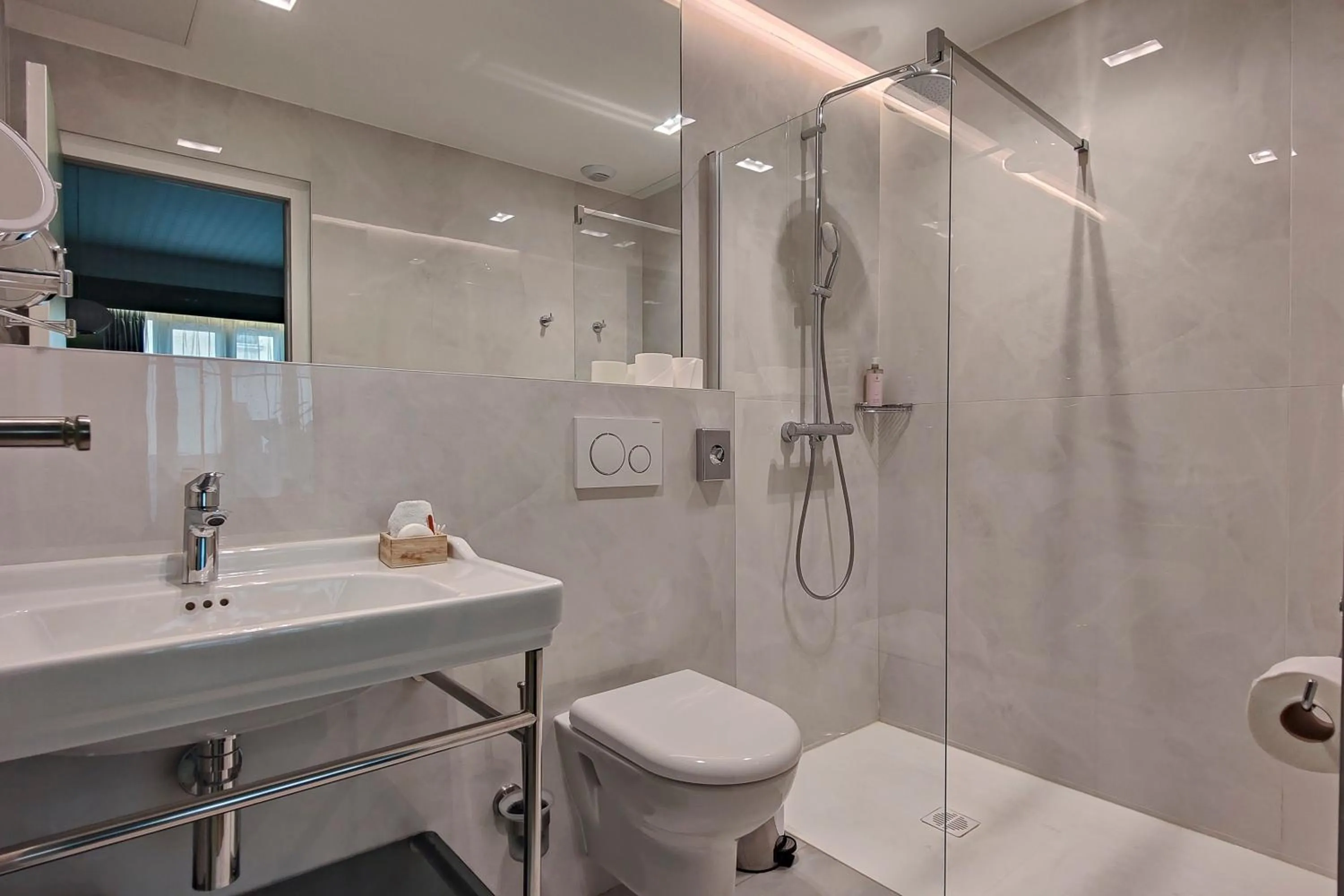 Bathroom in Hotel Aparthotel AMMI Nice Lafayette