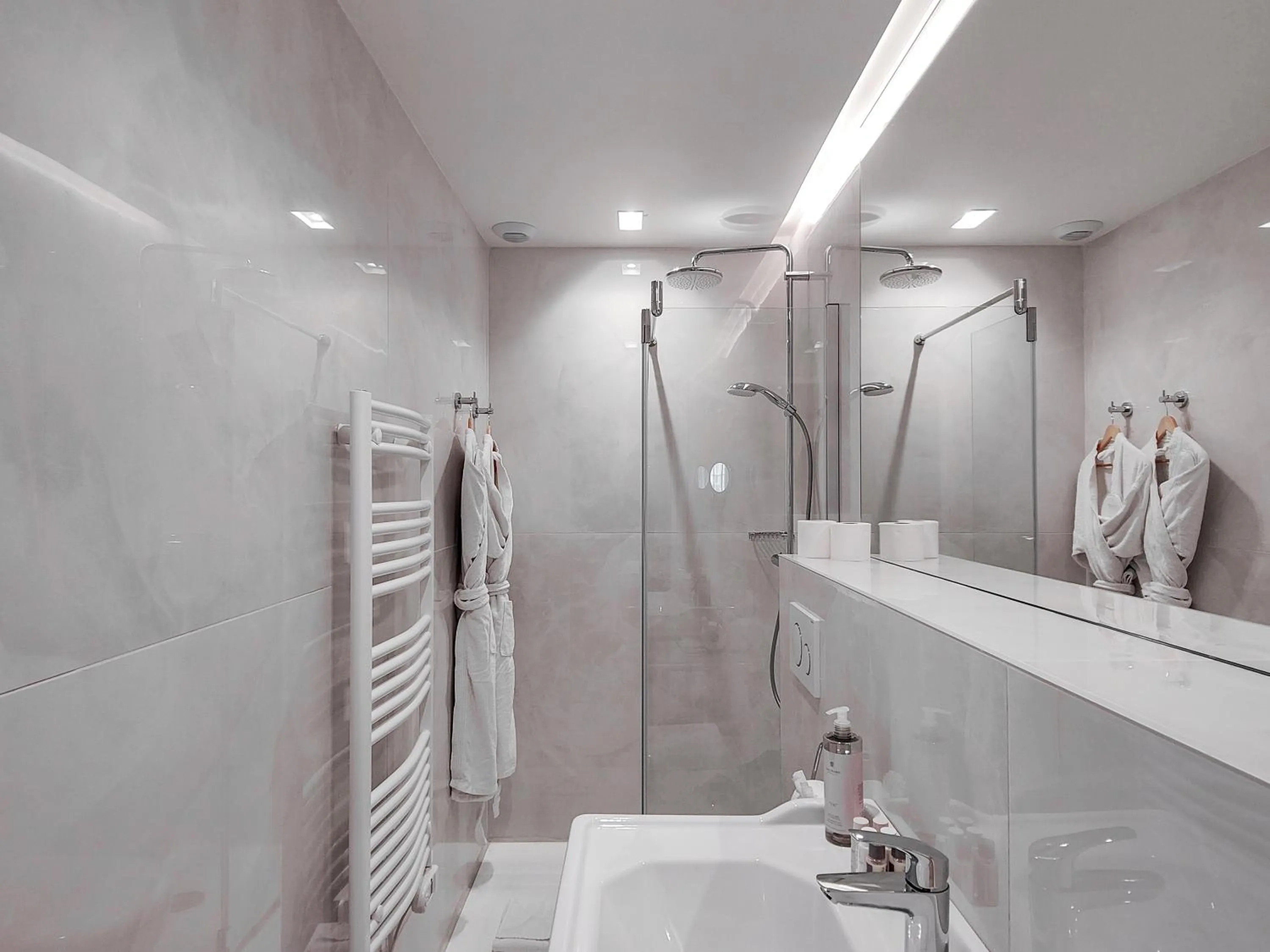 Bathroom in Hotel Aparthotel AMMI Nice Lafayette