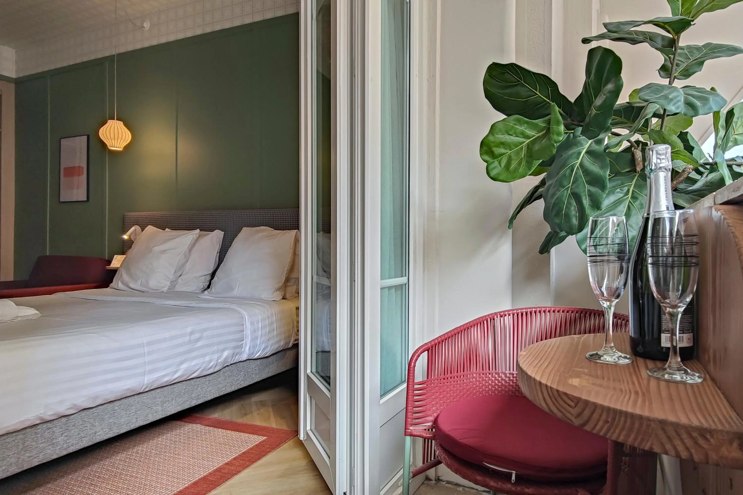 Balcony/Terrace, Bed in Hotel Aparthotel AMMI Nice Lafayette