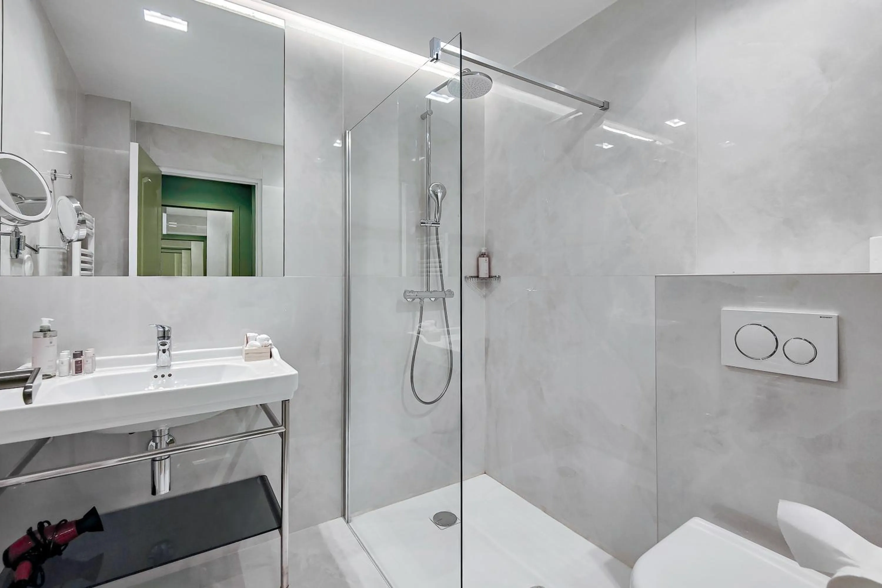 Bathroom in Hotel Aparthotel AMMI Nice Lafayette