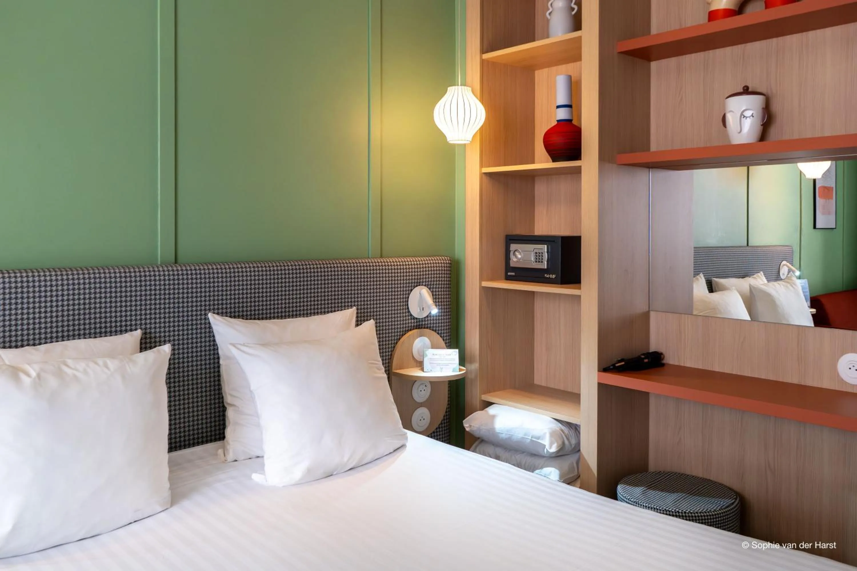 Photo of the whole room, Bed in Hotel Aparthotel AMMI Nice Lafayette