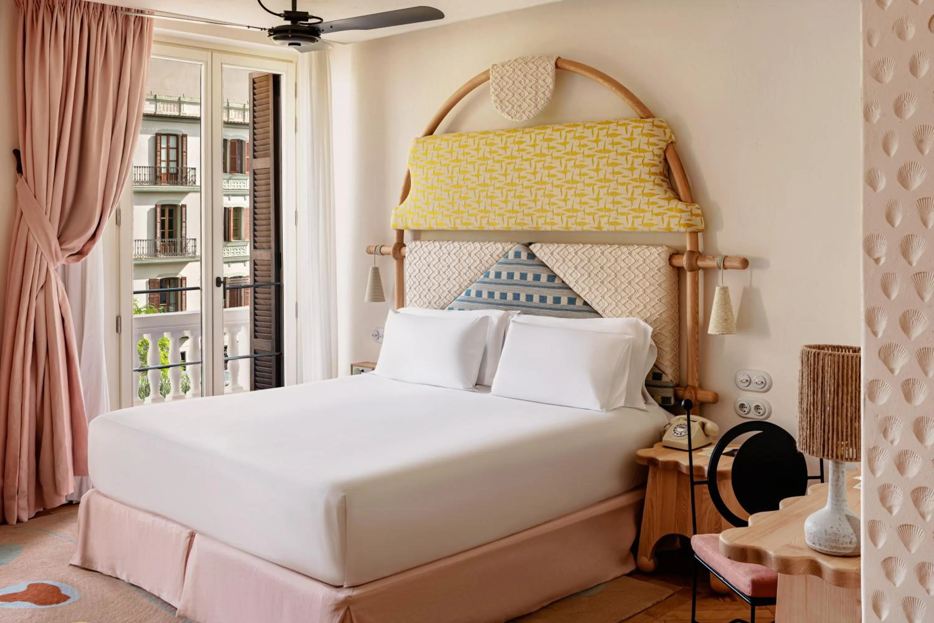 Photo of the whole room, Bed in Montesol Experimental Ibiza