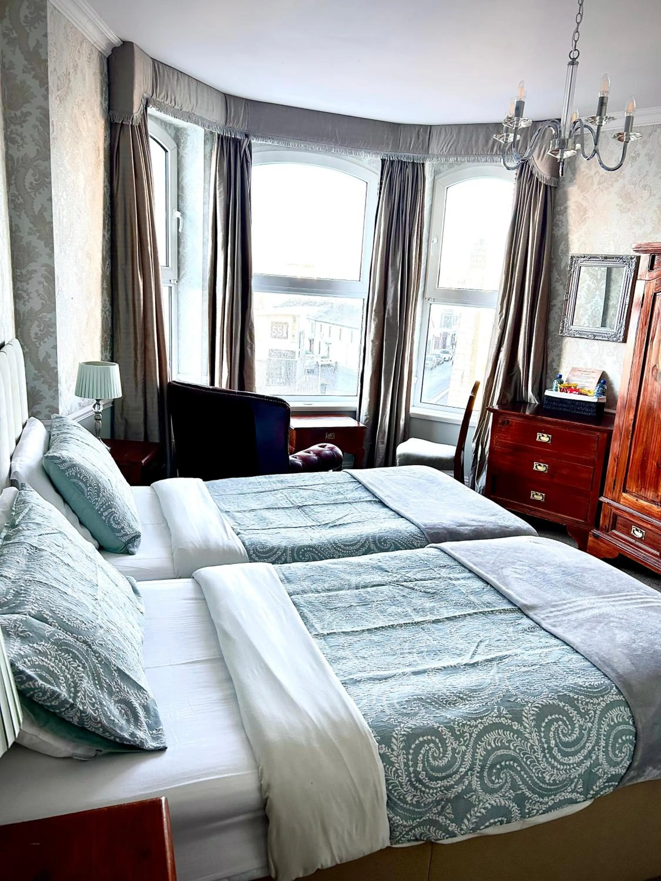 Deluxe Twin Room with Sea View in Albany Lodge