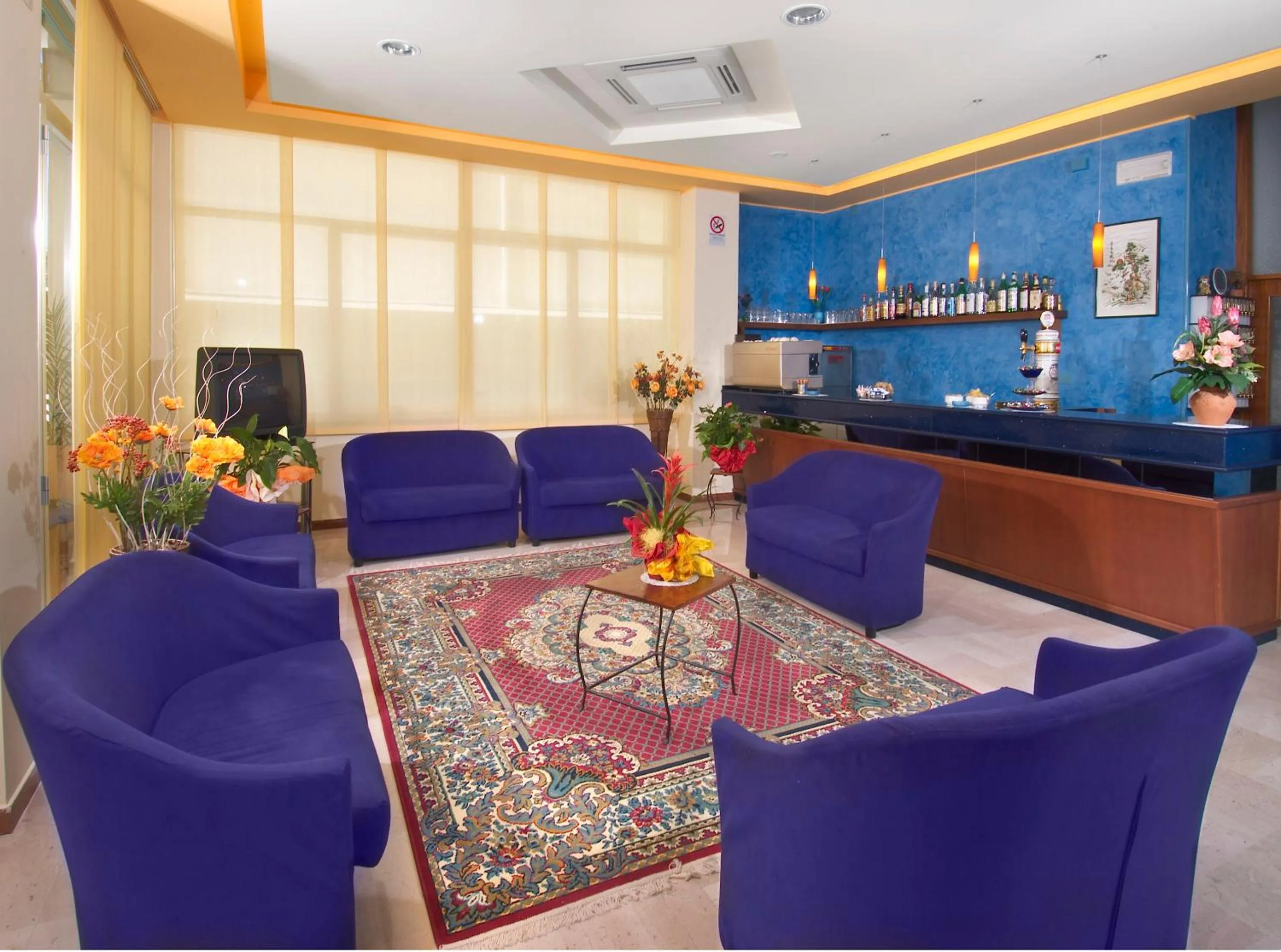 Communal lounge/ TV room in Hotel caesar